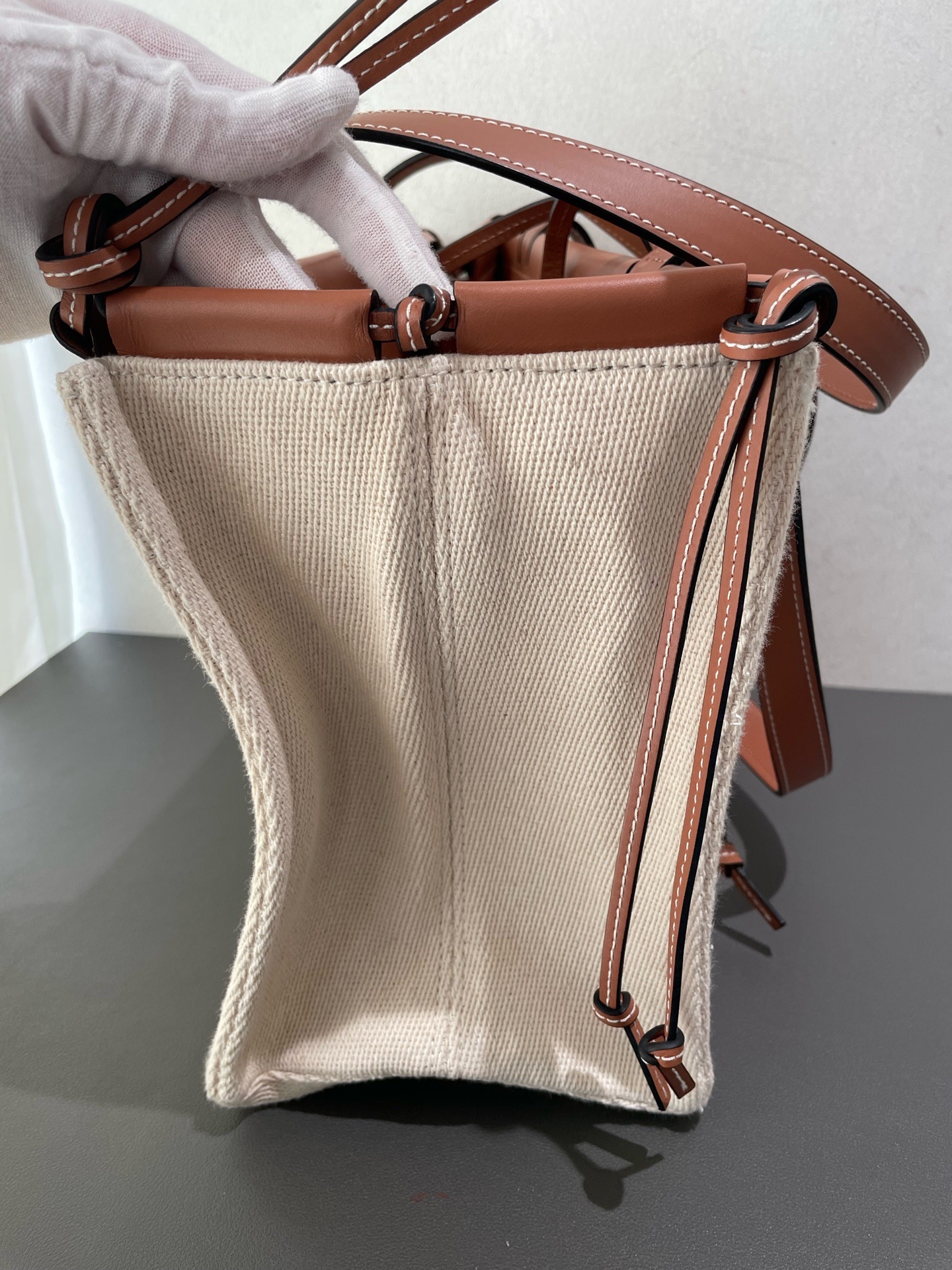 【預訂貨品】LOEWE米色帆布拼焦糖牛皮tote