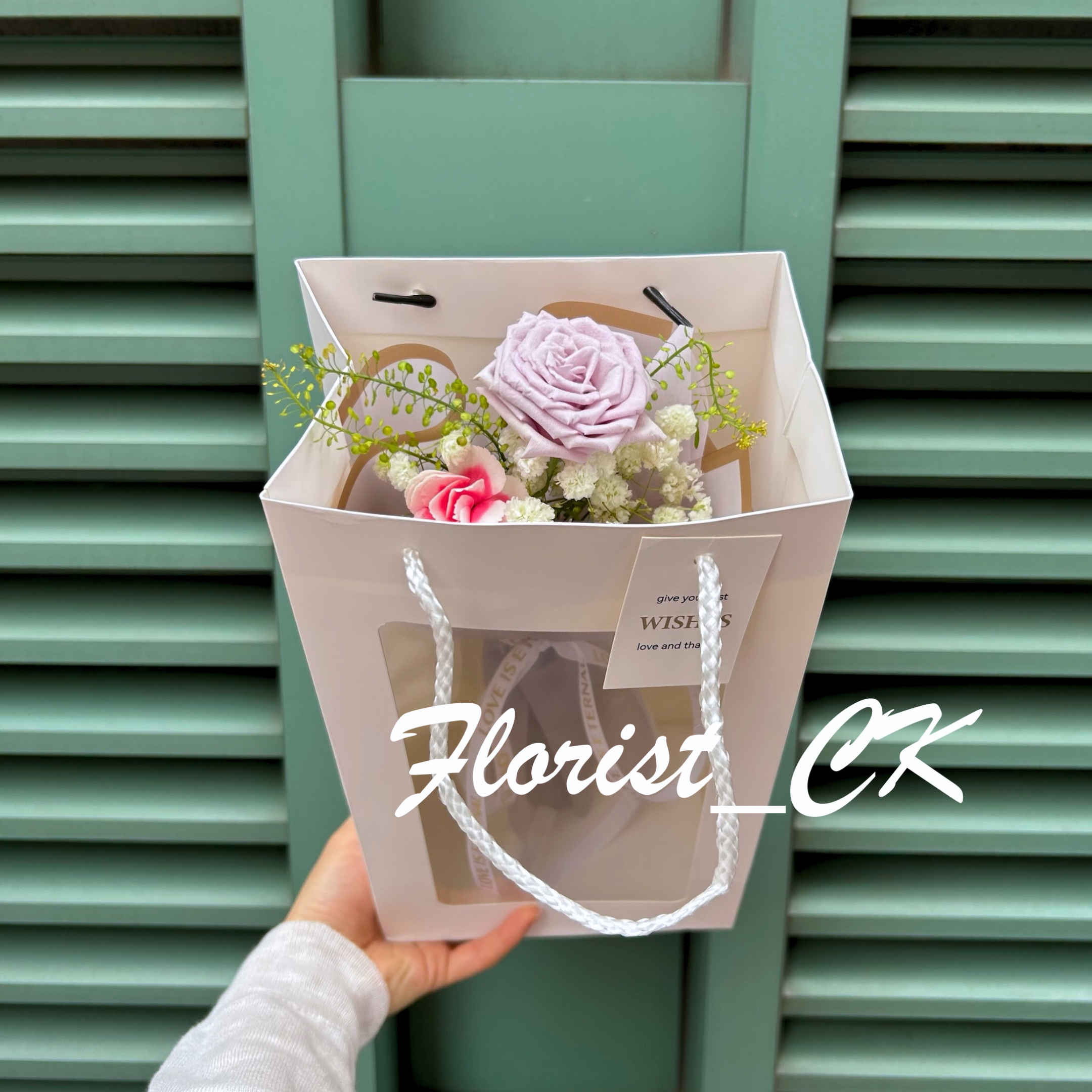 【2026 母親節推介】Luminary Petite｜迷你康乃馨玫瑰鮮花小花束  (預訂款，只限5月4日至10日限量供應)