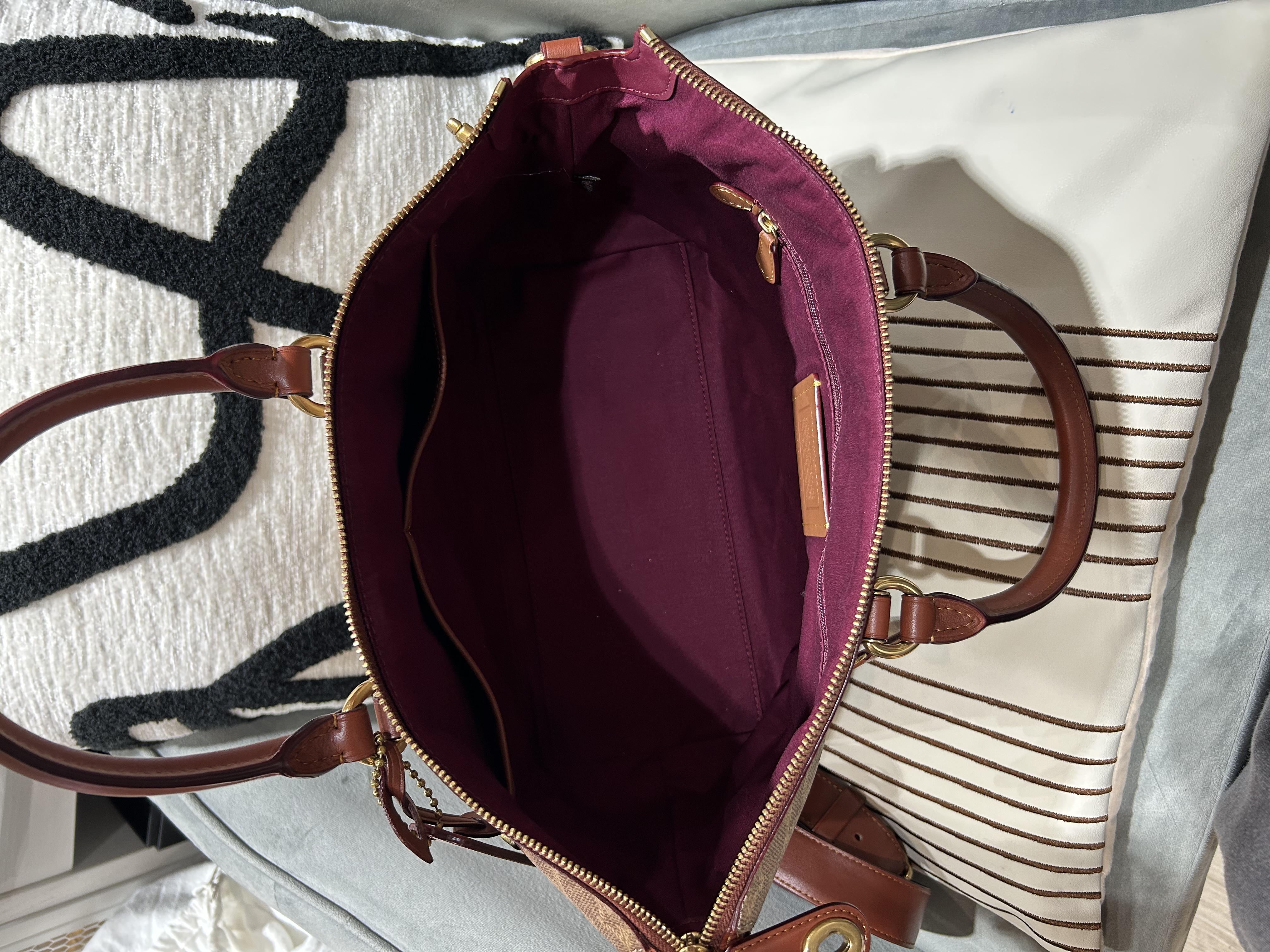 Coach 2Way Bag 100%Authentic, 98%New ✅Dust bag