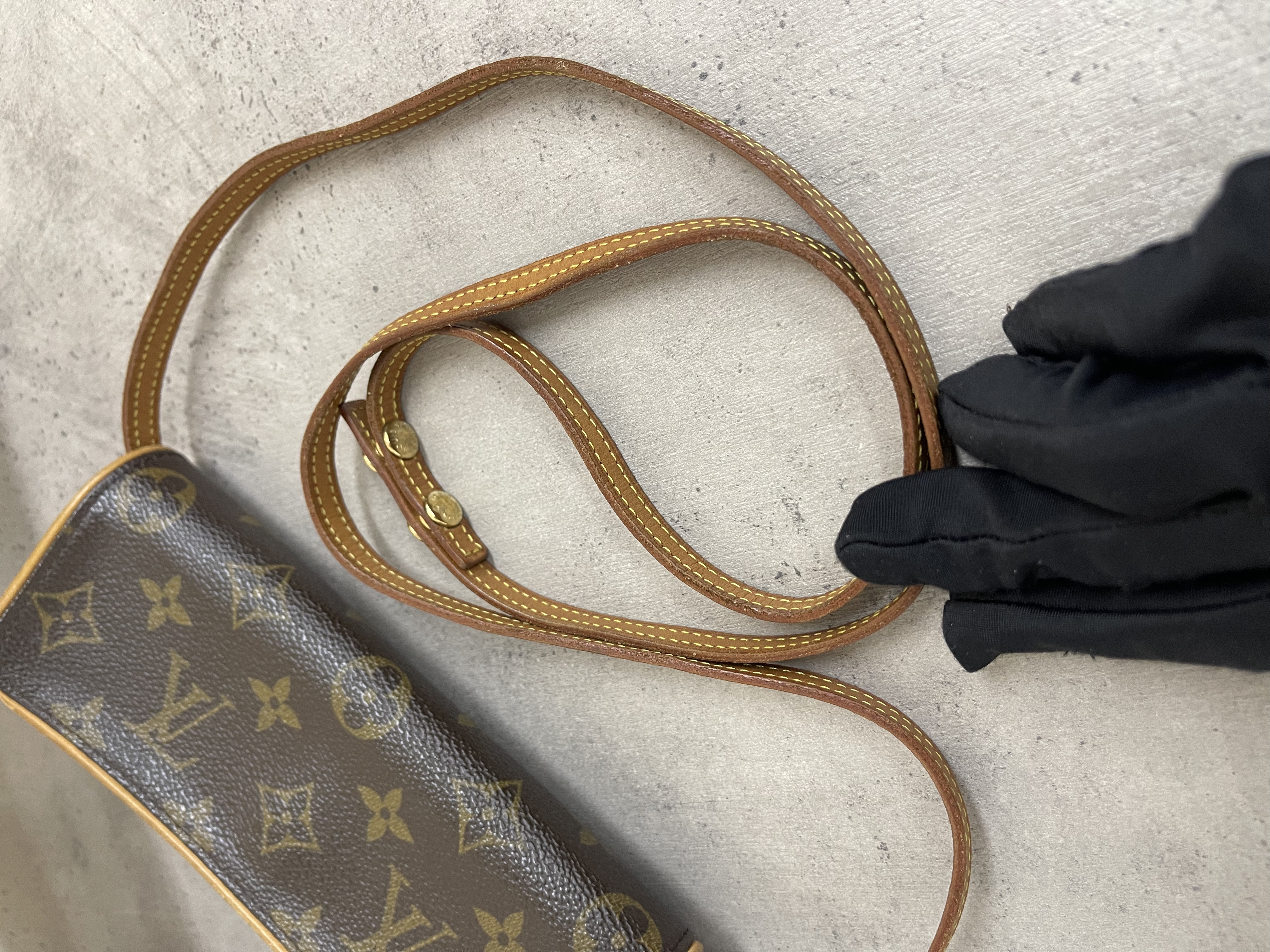 Pre-owned Louis Vuitton Monogram Pochette Twin PM/ Product Code: 26012508