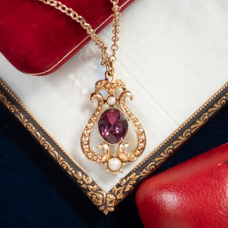 C.a. 1970s Avon Victorian Revival Amethyst Purple Rhinestone and Faux Pearl Necklace (MT1118)