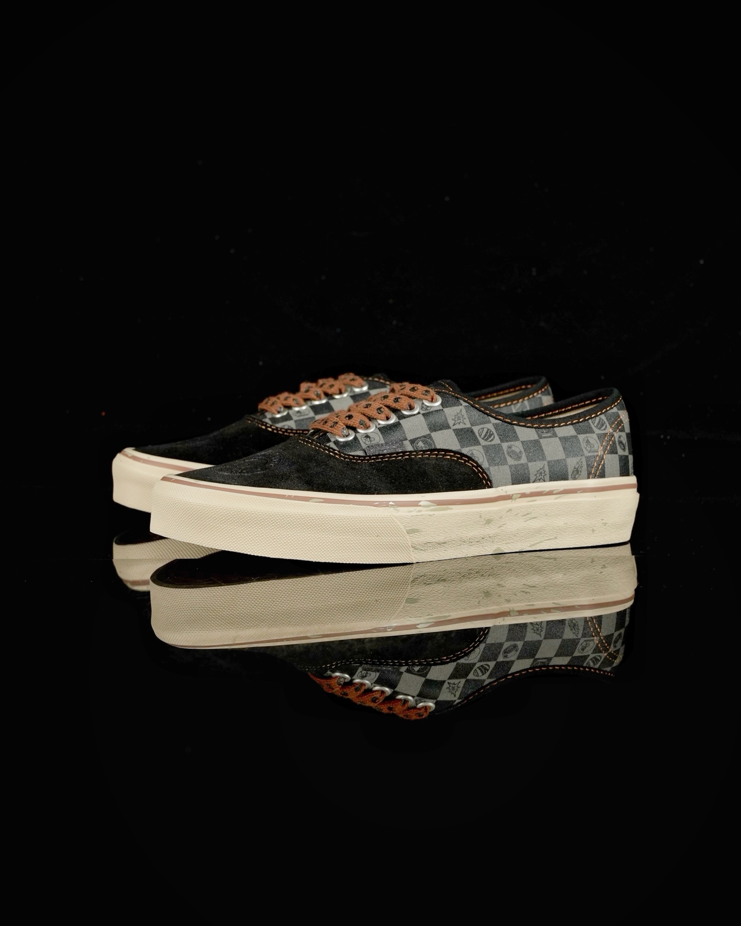 Vans Authentic Pop Mart Space Molly VN000EGAQ3Y