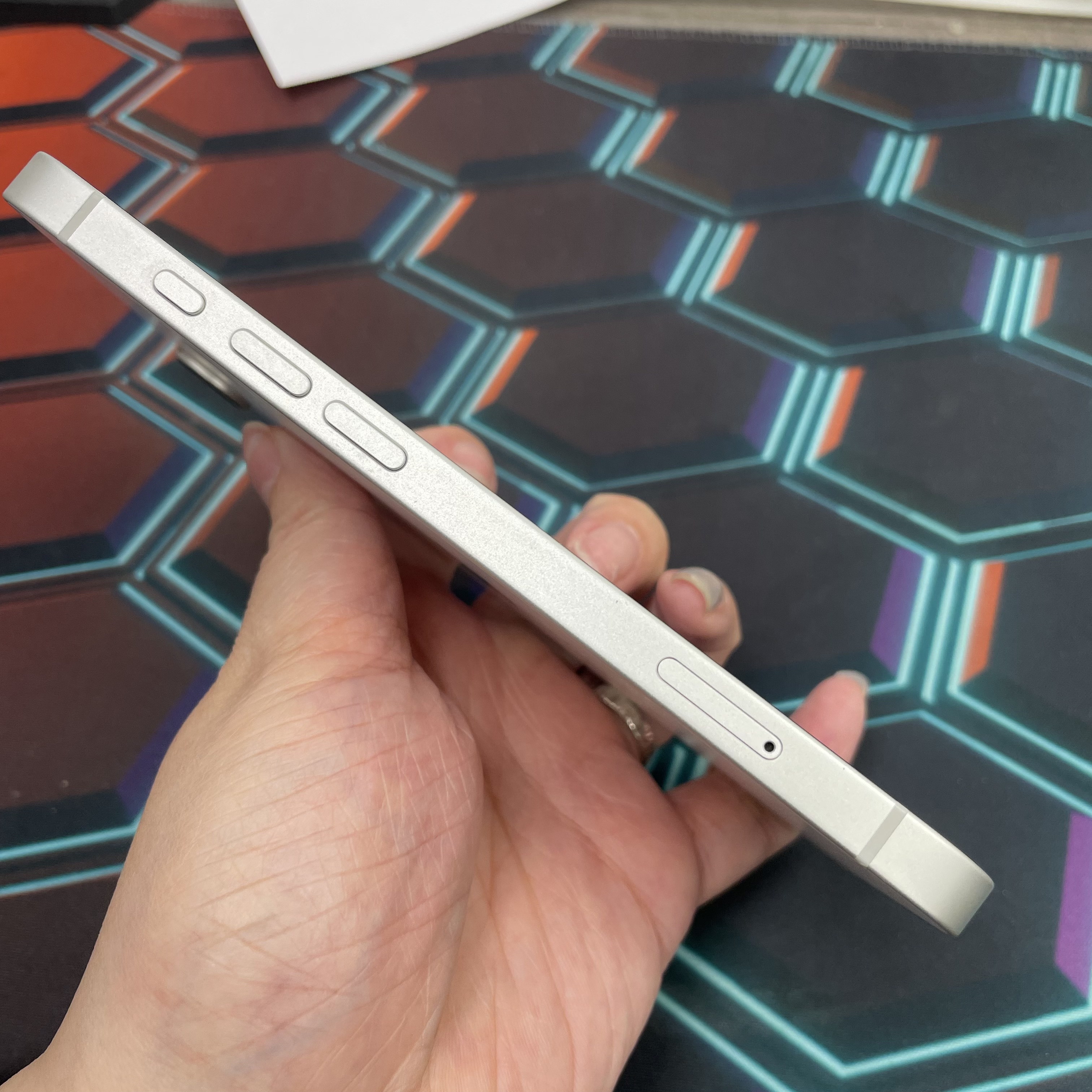 *7841 16e 勁靚機 128GB 電84 白色 white