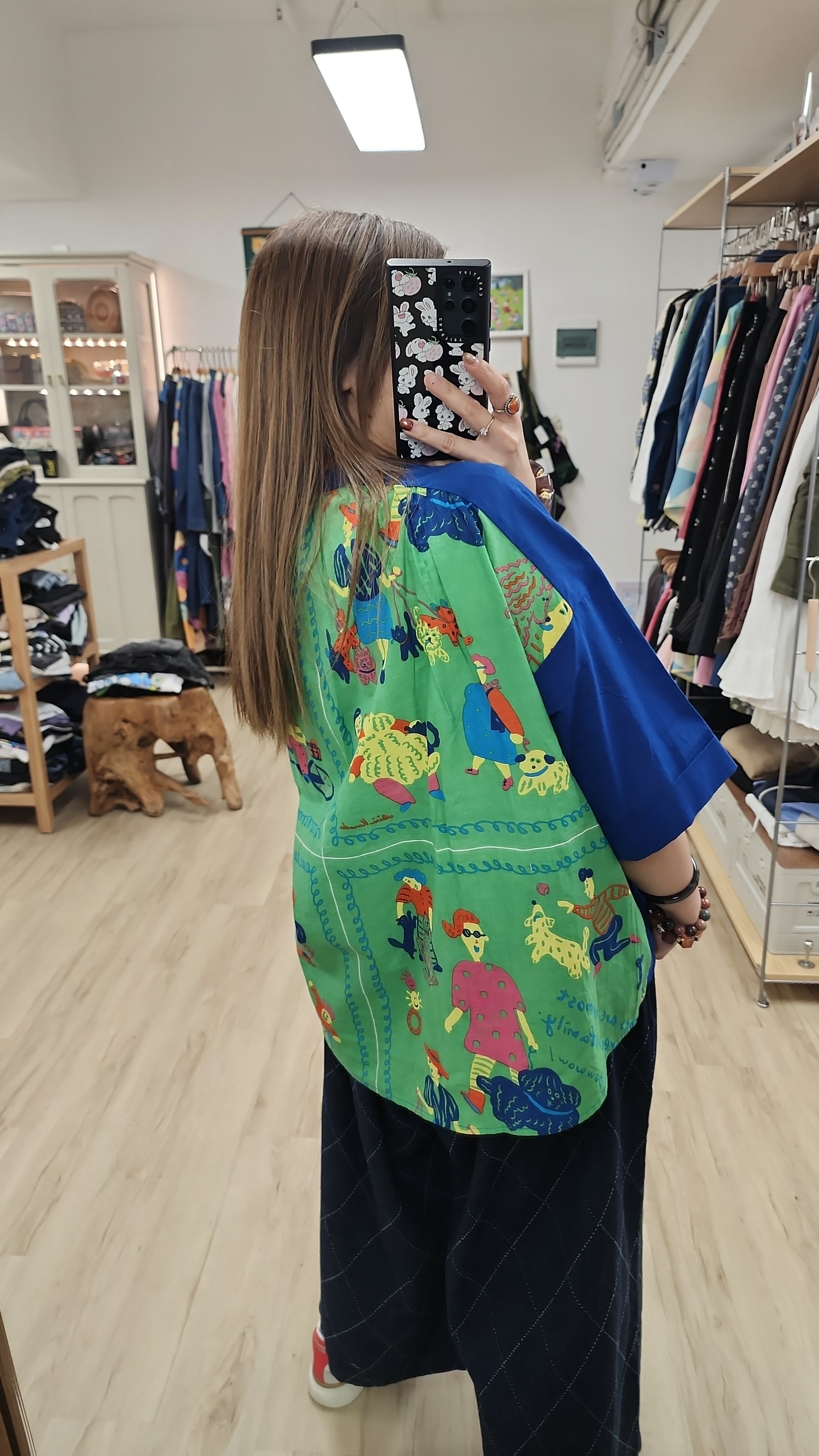 日牌藍拼背公仔圖案開胸裇