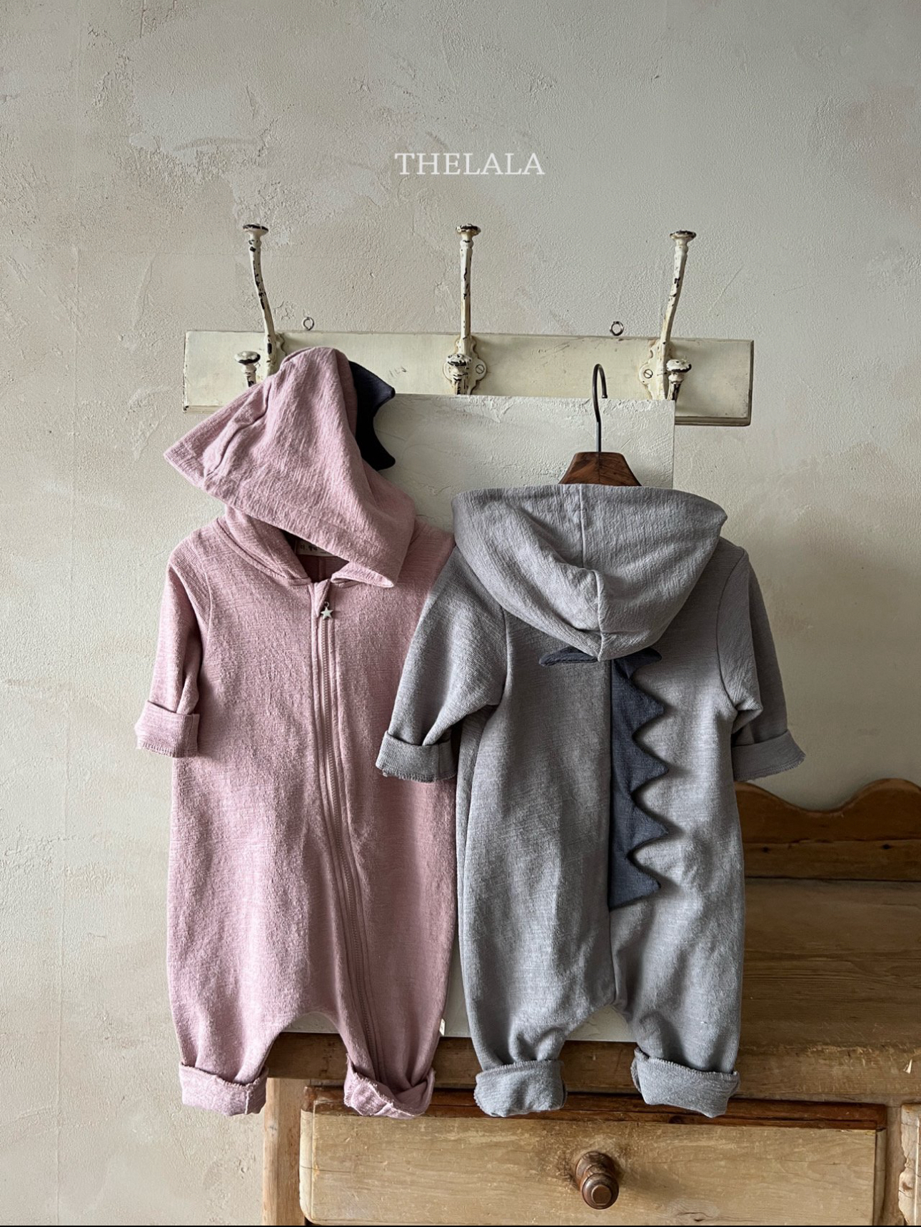 🌸預訂 韓國直送🌸🇰🇷THELALA兩色恐龍造型連帽拉鍊長袖連身服