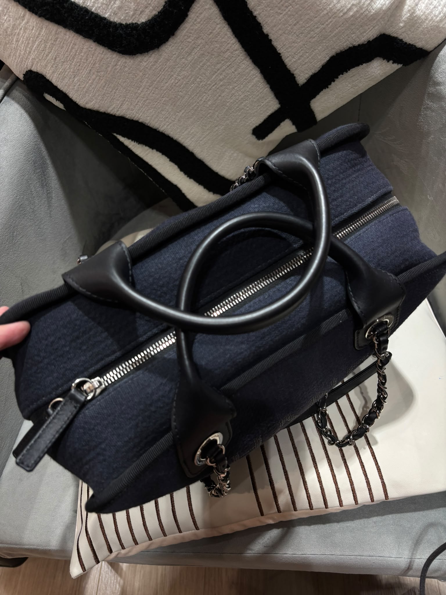 Chanel deauville Boston bag  Navy 100%Authentic,98%new  ✅晶片✅Dust bag 