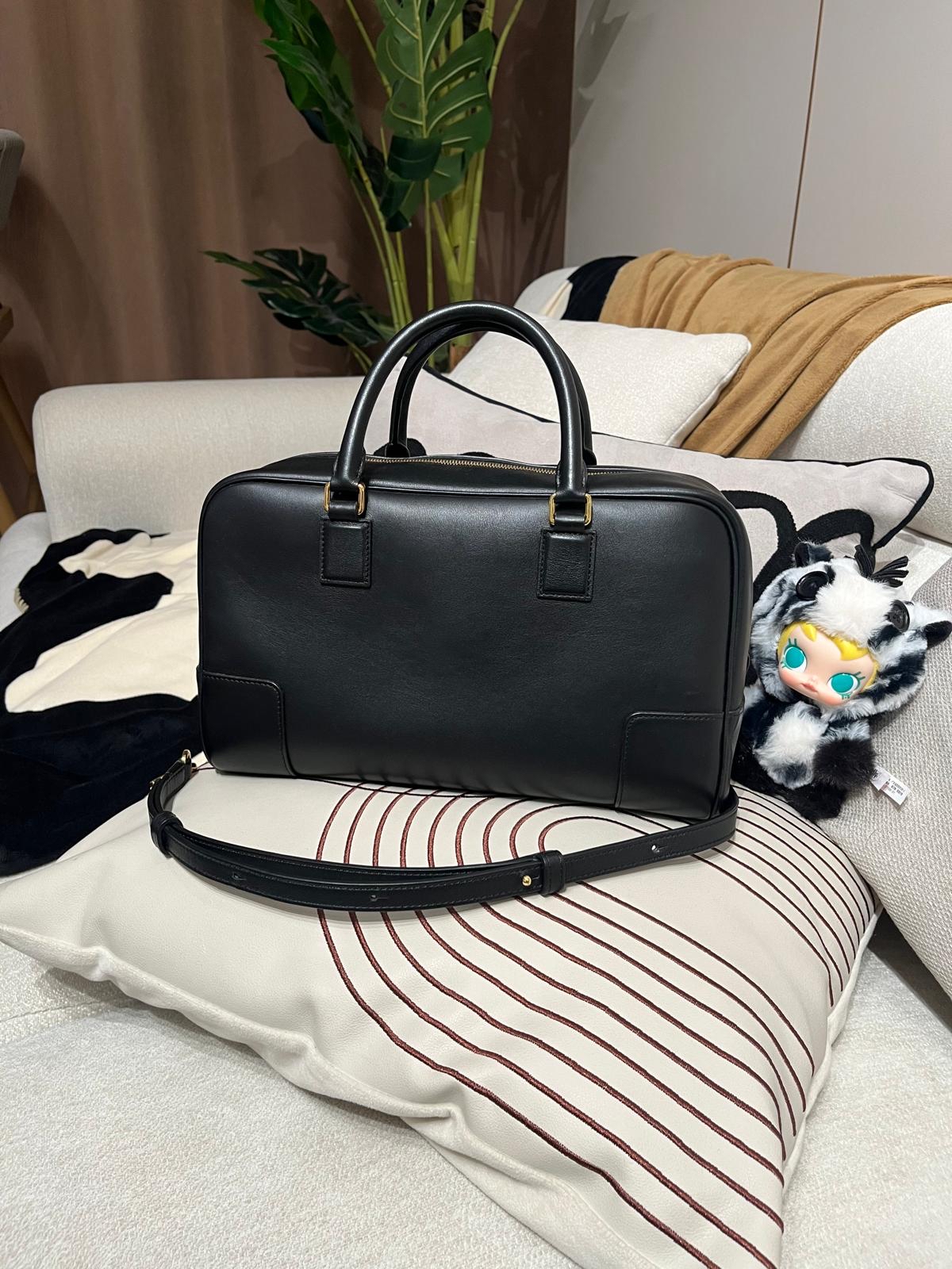 Loewe Amazona 28 bag in nappa calfskin 100%Authentic,  95%new ✅dust bag✅key lockpad