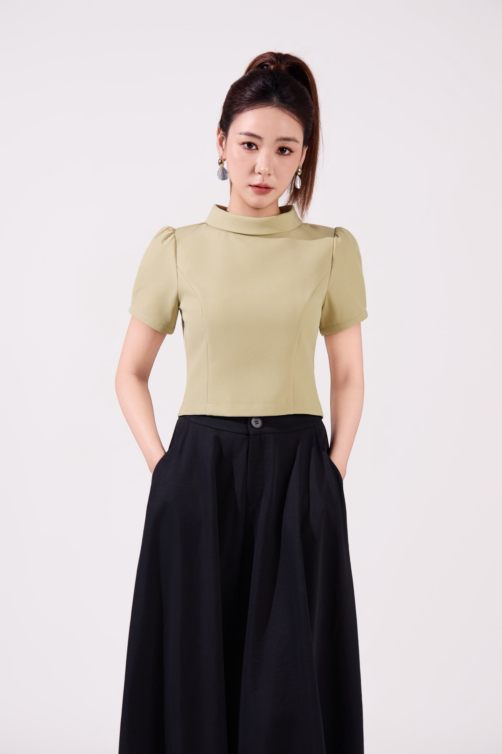 10141375 Elegant Mock Neck Puff Sleeve Top