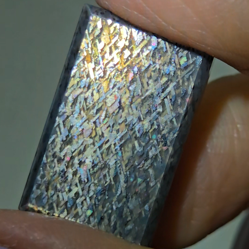 Lattice rainbow sunstone square cabochon - SM139