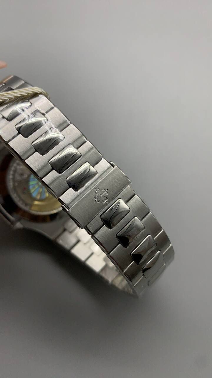 百达翡丽 Nautilus 5726/1A-014 年历月相显示自动机械男士腕表