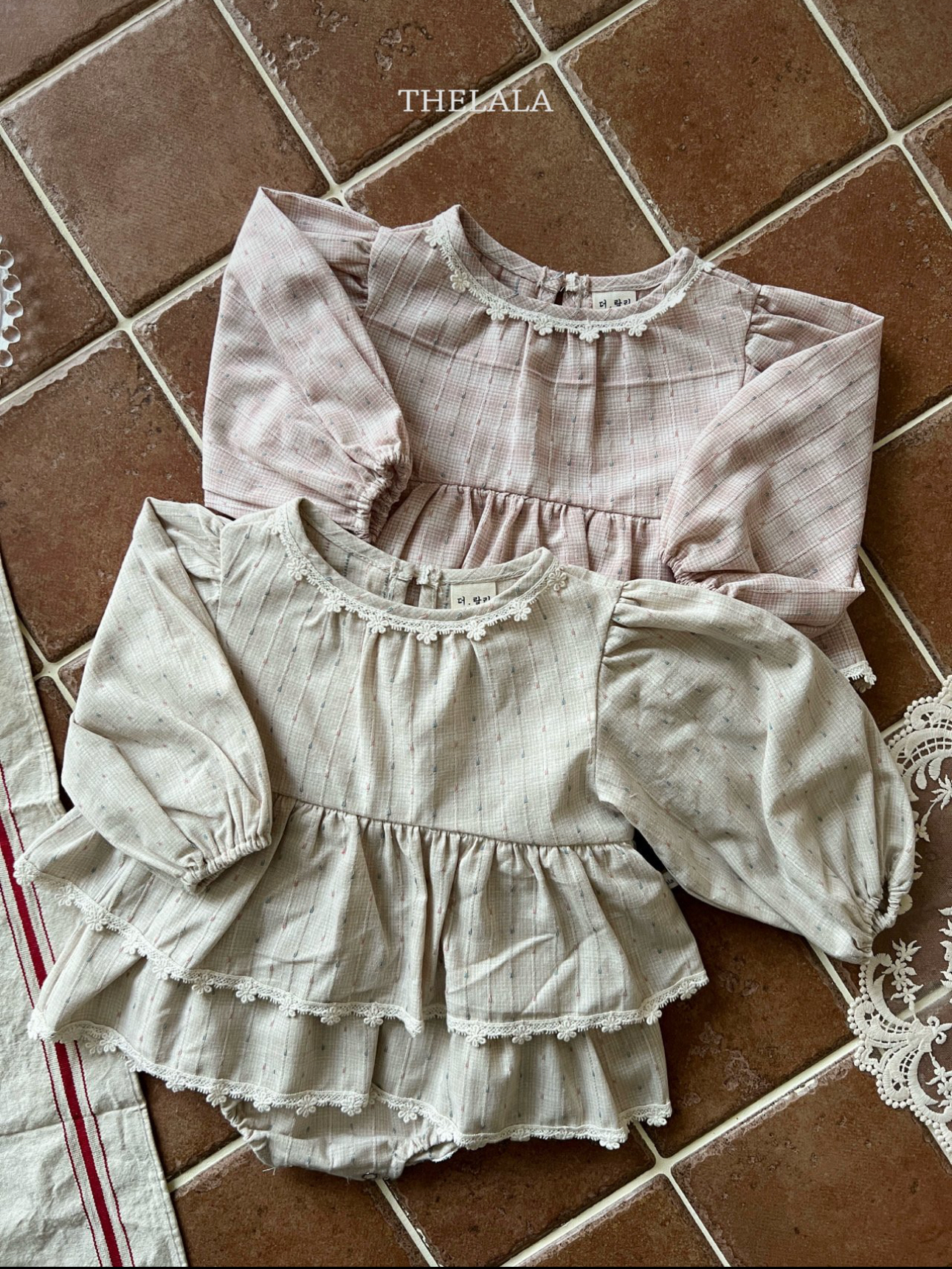 🌸預訂 韓國直送🌸🇰🇷THELALA兩色蕾絲花邊層疊荷葉邊格紋長袖包屁裙