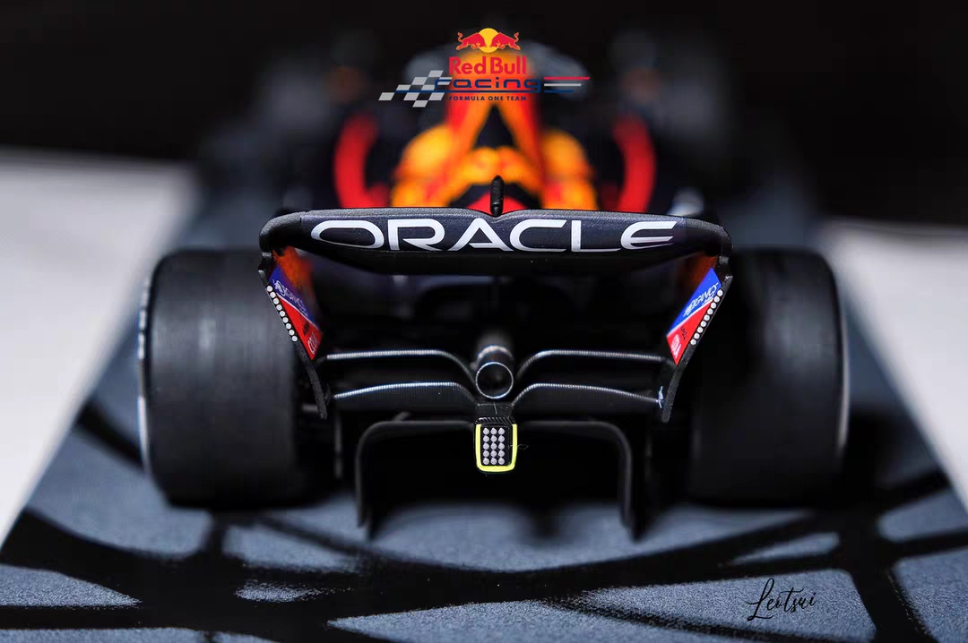 Spark 1/18 2022阿布扎比站 RB18 维斯塔潘F1 