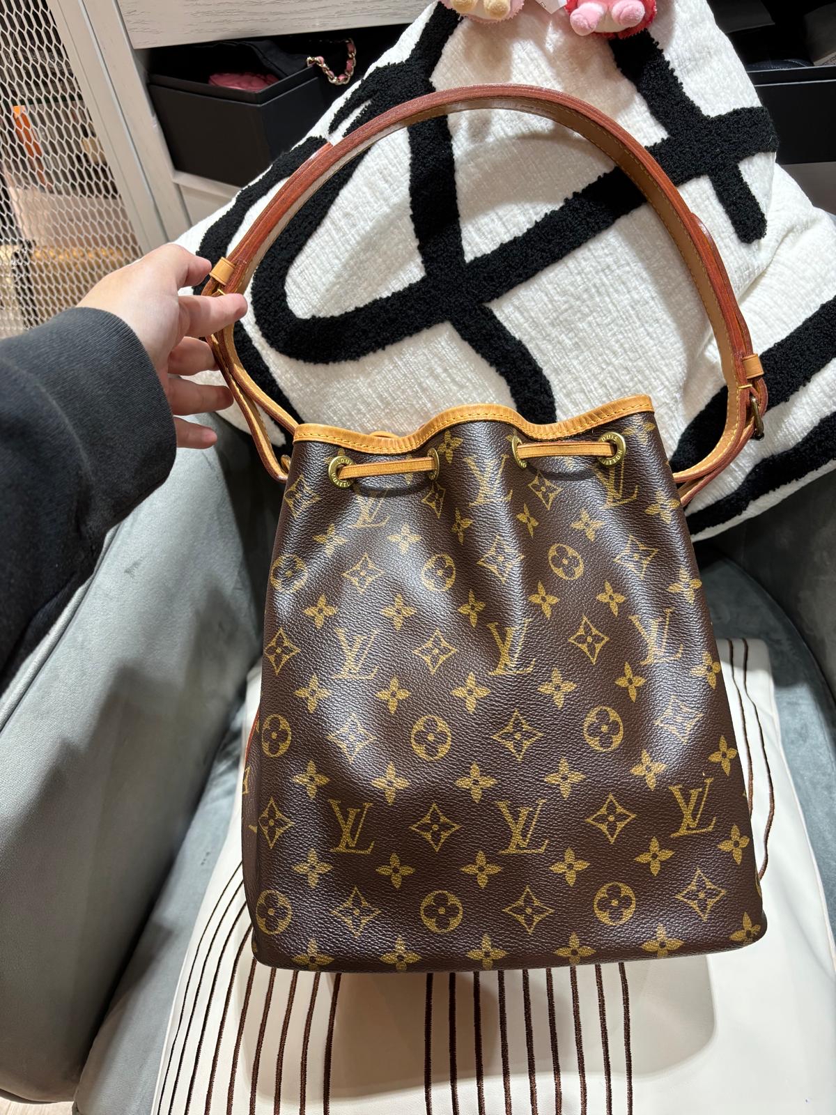 LV petit noe Bucket Bag Monogram 100%Authentic, 90%New 