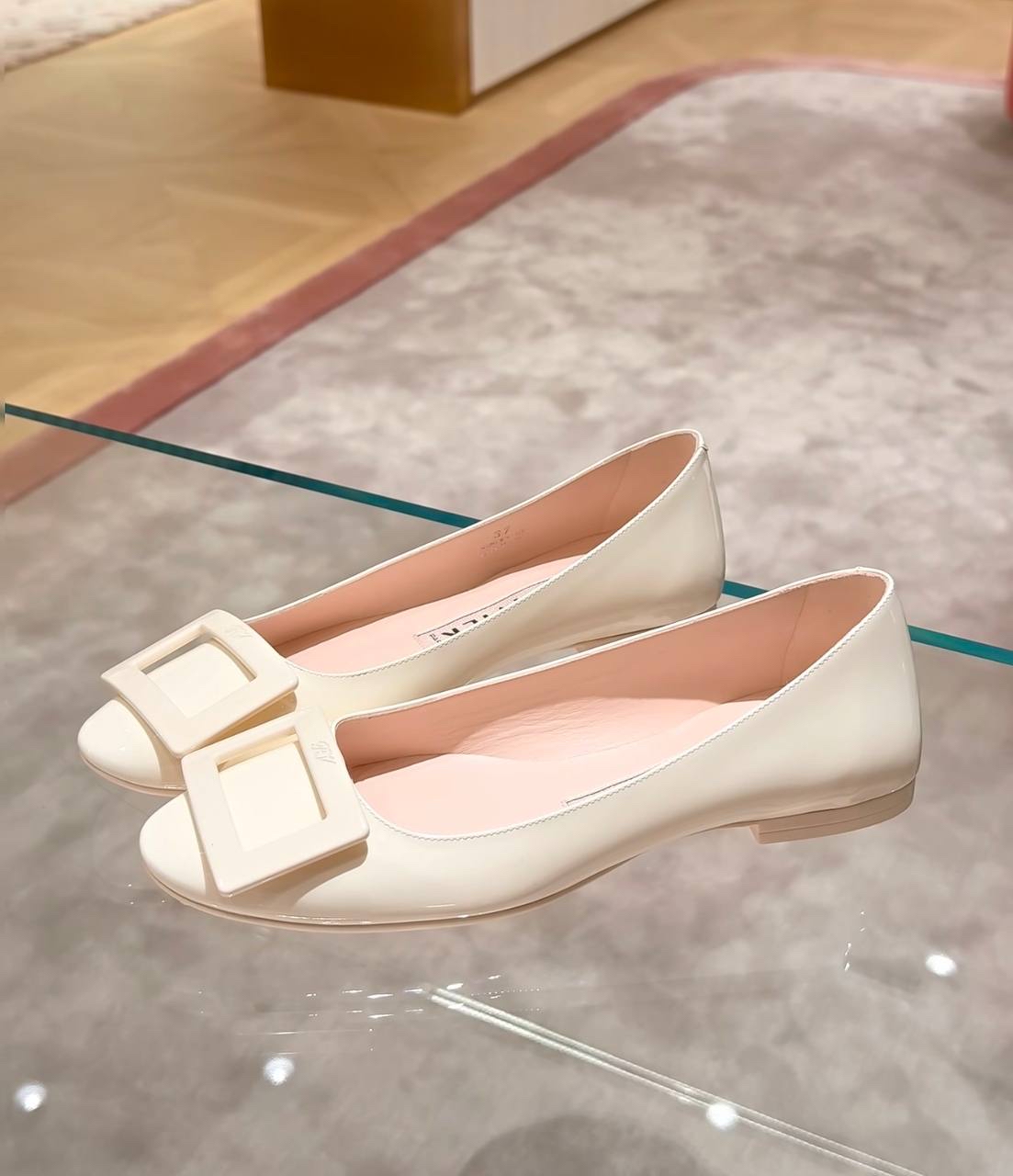 限時優惠✨新款🆕訂貨🍒RV U look 漆皮Flat  Size 35-40