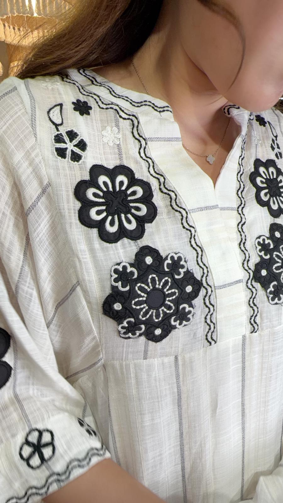 PKT 2638 Soft White With Black Emb Flower OP 50"
