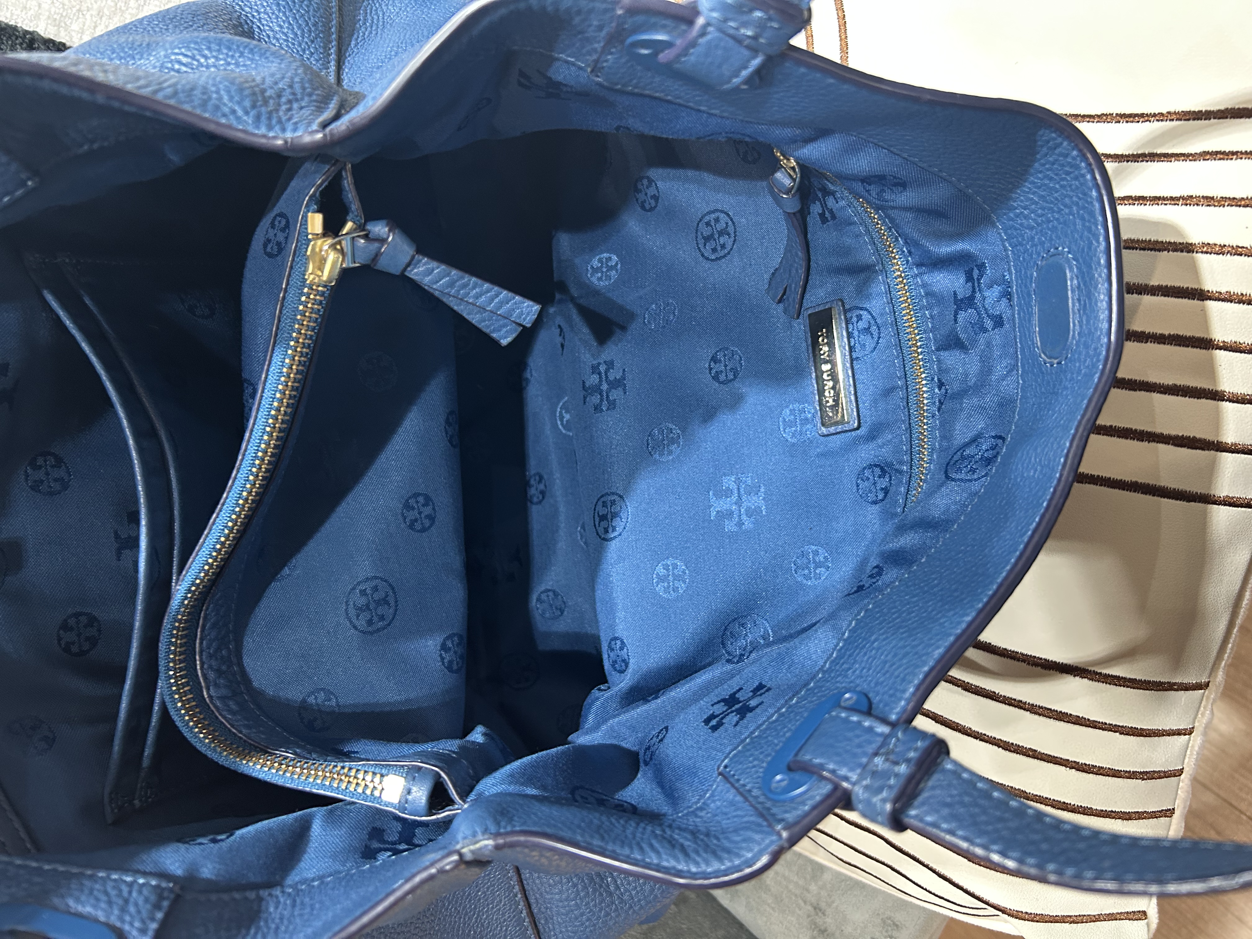 Tory Burch Shoulder Bag Calfskin 100%Authentic, 95%New