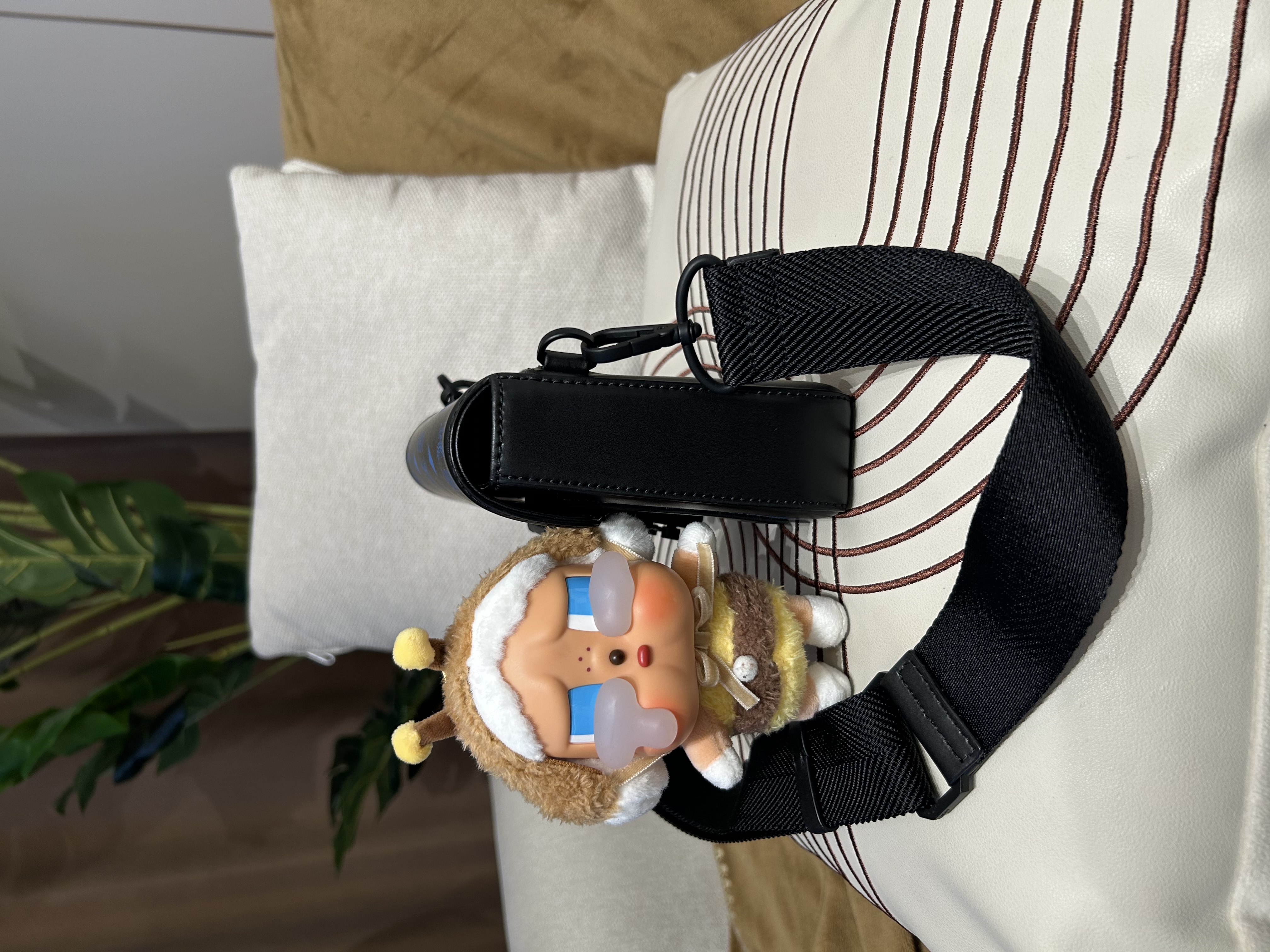 MCM crossbody bag 牛皮100%Authentic ,98%new ✅card booklet ✅Dust bag