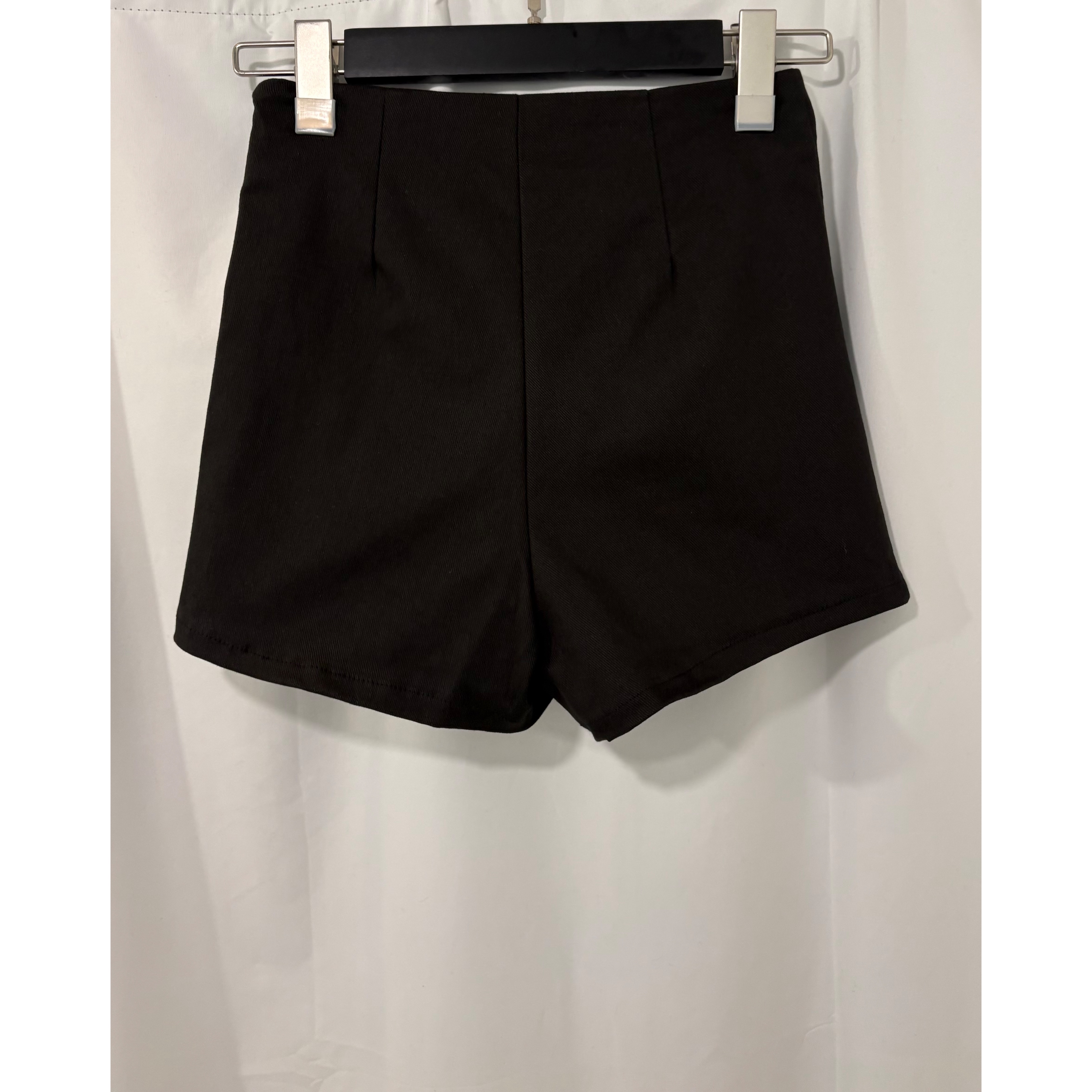 新品價6月6截單🤍2606G《ASYMMETRICAL SHORTS》