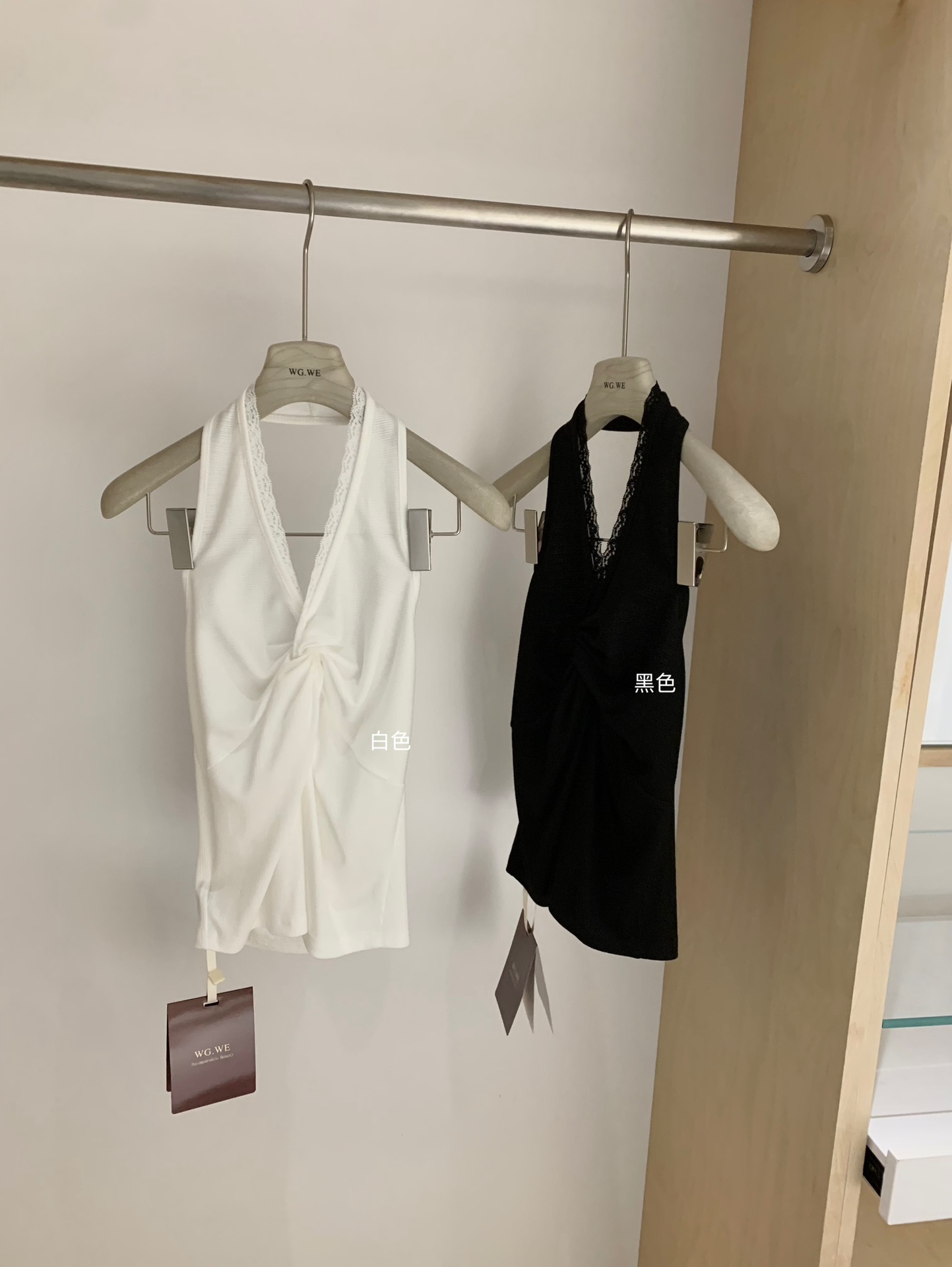 4604“ French Lace Halter Top”法式蕾丝扭结挂脖