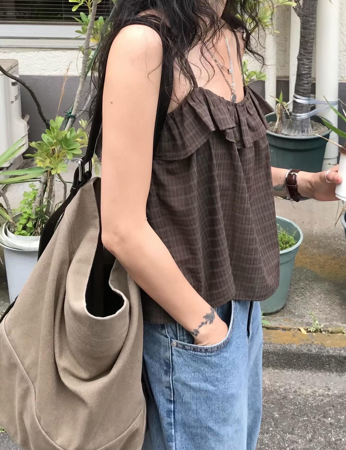 韓系荷葉邊微透格紋吊帶背心