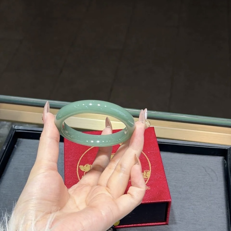 天然冰润东陵玉手镯