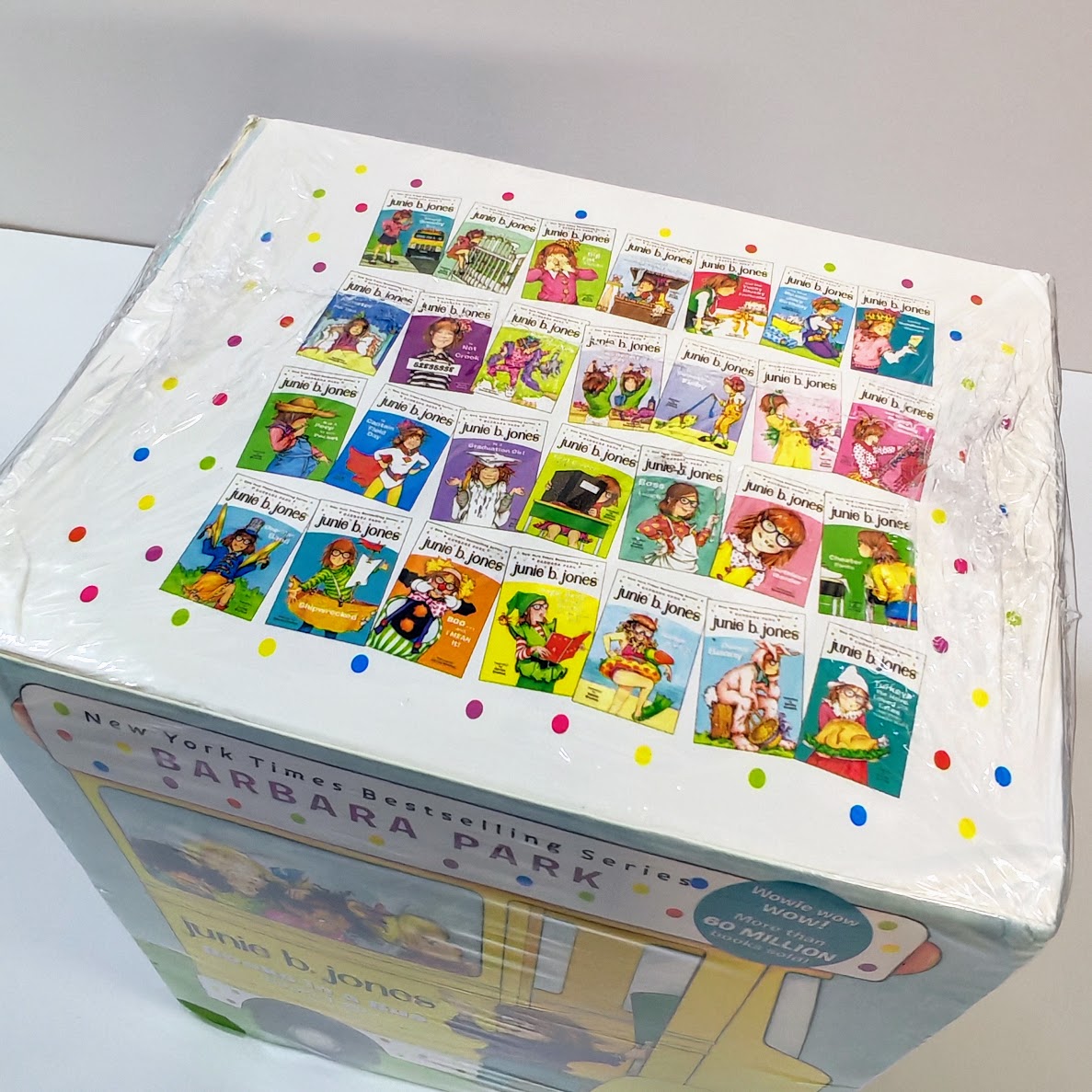 Junie B. Jones Books in a Bus 28-Book Boxed Set: The Complete Collection: Books 1-28   朱妮瓊斯 兒童英文 小說讀物橋樑章節 B364 
