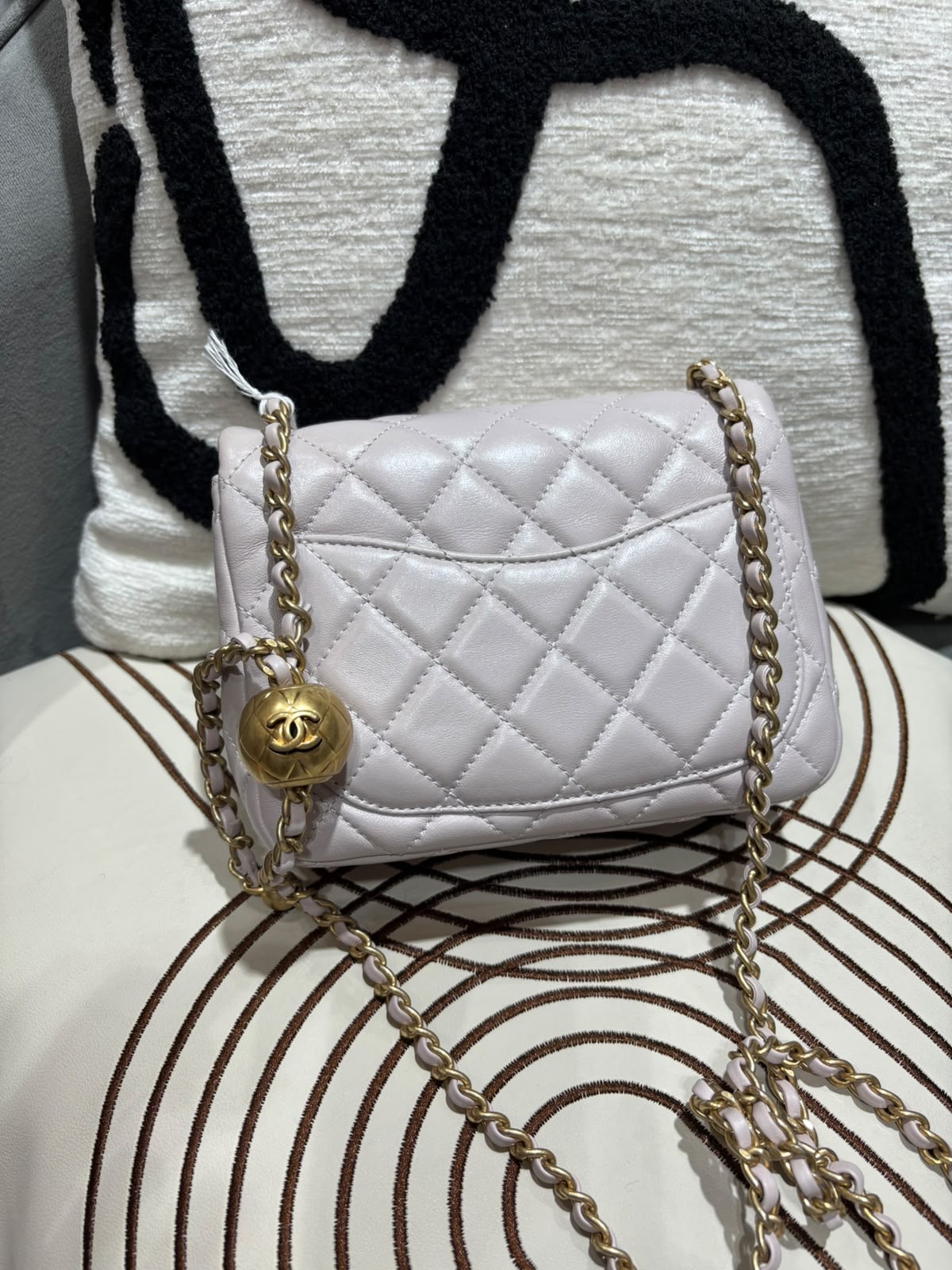 Chanel mini flap with pearl crush 金球方胖子 100%Authentic,98%new ✅晶片✅收據✅dust bag✅box