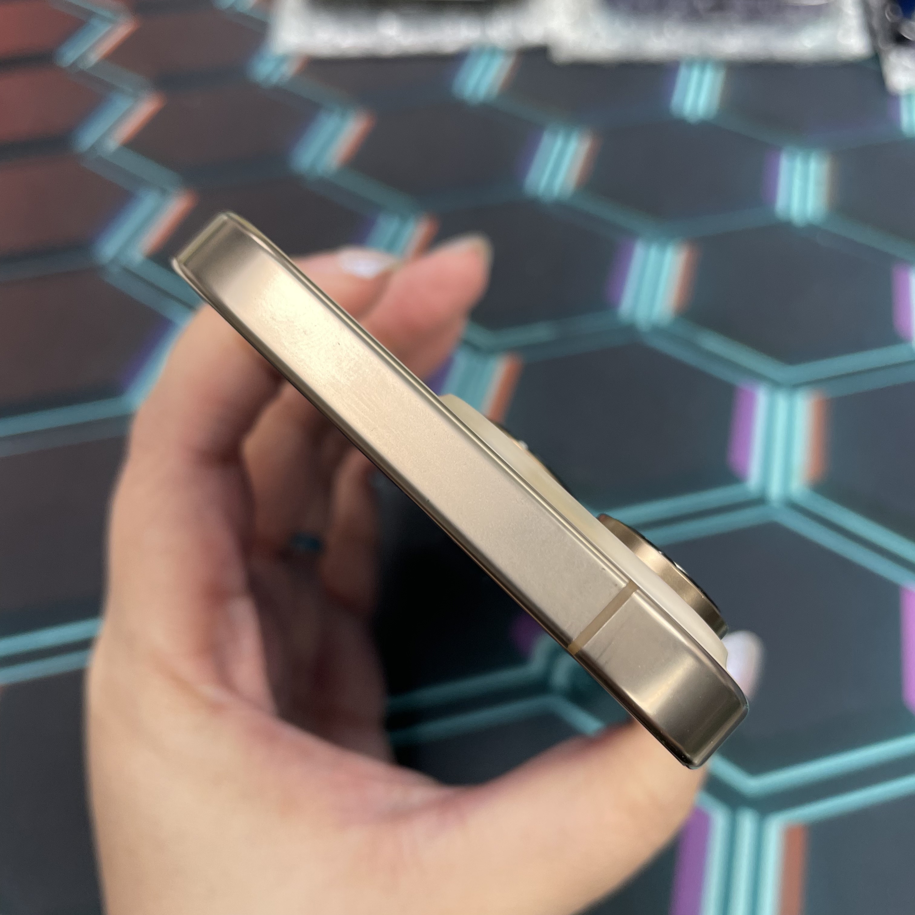 *7548 16 Pro 完美機 256GB 電92 沙色 gold
