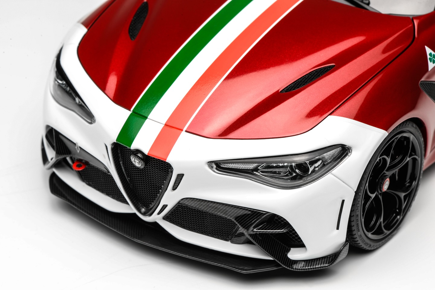 *READY STOCK MOTORHELIX 1/18 Alfa Romeo Giulia GTAm Diecast model Red Italy Livery #69