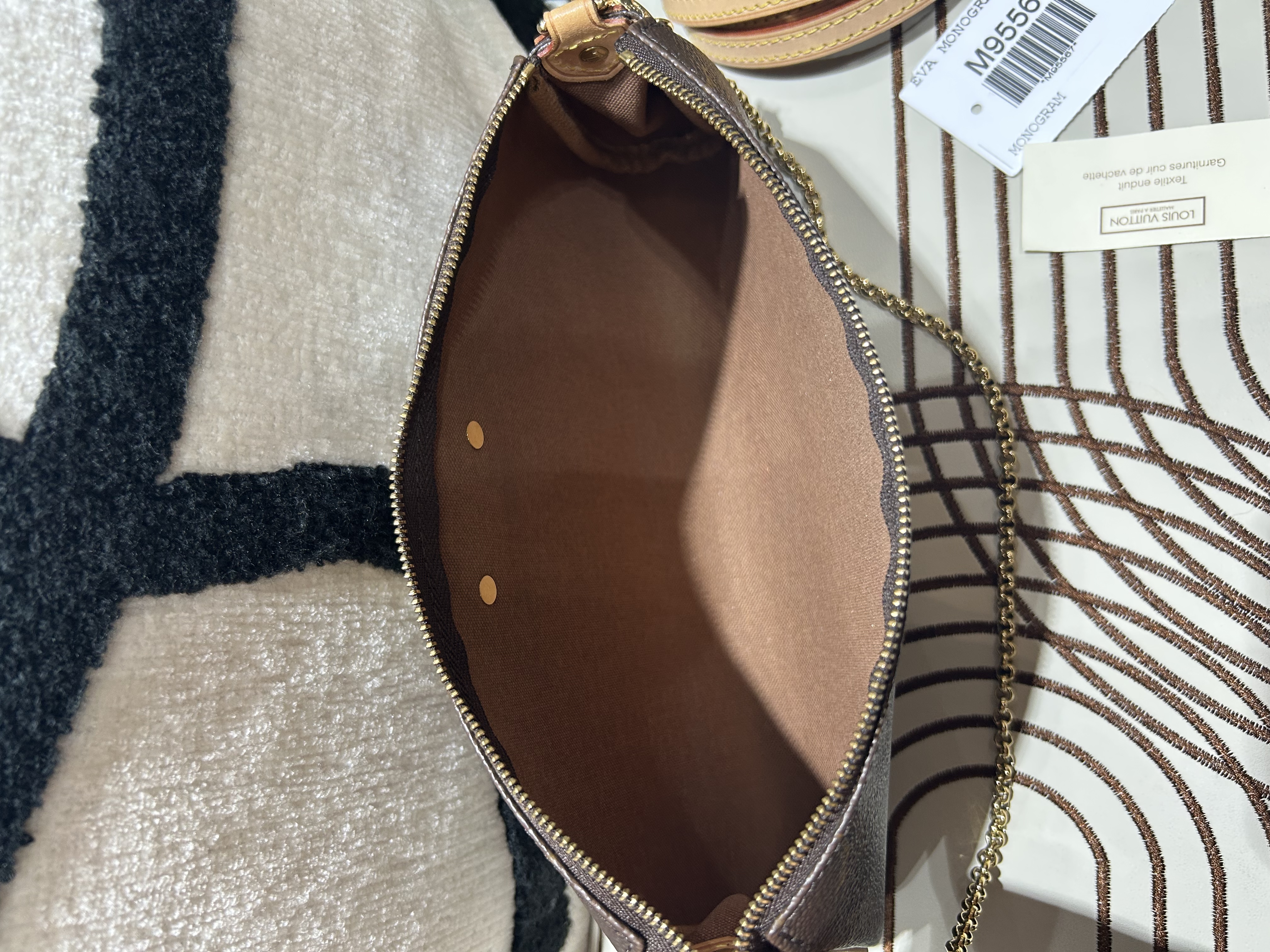 Lv Eva 2 way bag monogram Louis Vuitton M95567 100%Authentic, 98%New ✅Strap ✅Dust bag