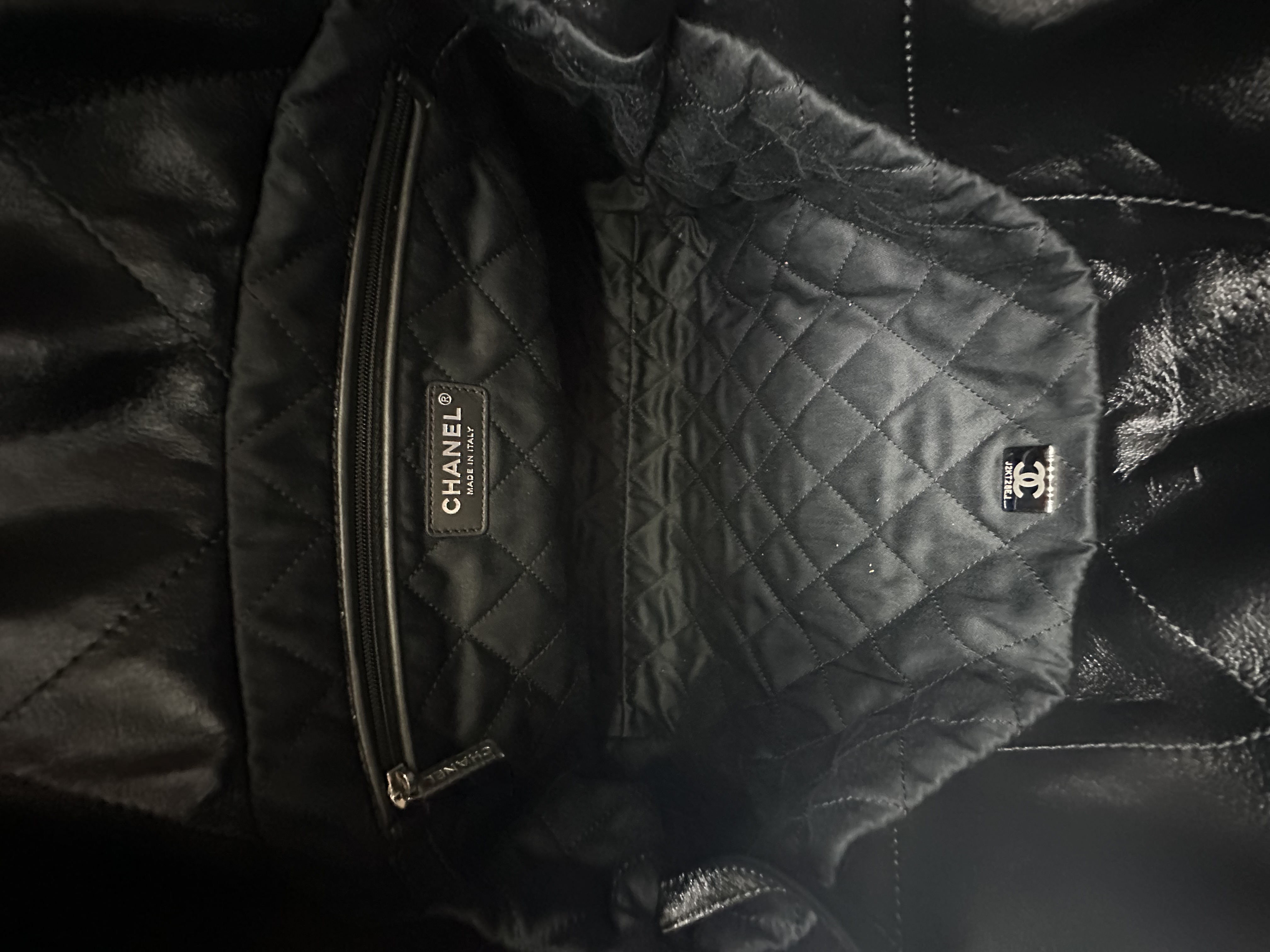 Pre-Owned CHANEL 22 Bag / Product Code: 26052408