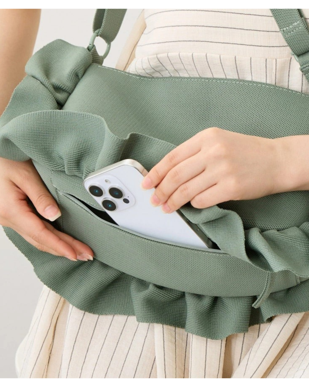 日本代購【 2026新產品 日本直送 人氣熱賣🔥氣質可愛！ROOTOTE  Baby Roo 系列 荷葉邊針織斜揹袋 | Luffle Ruffle Knit Shoulder Bag • Washable 】﻿﻿