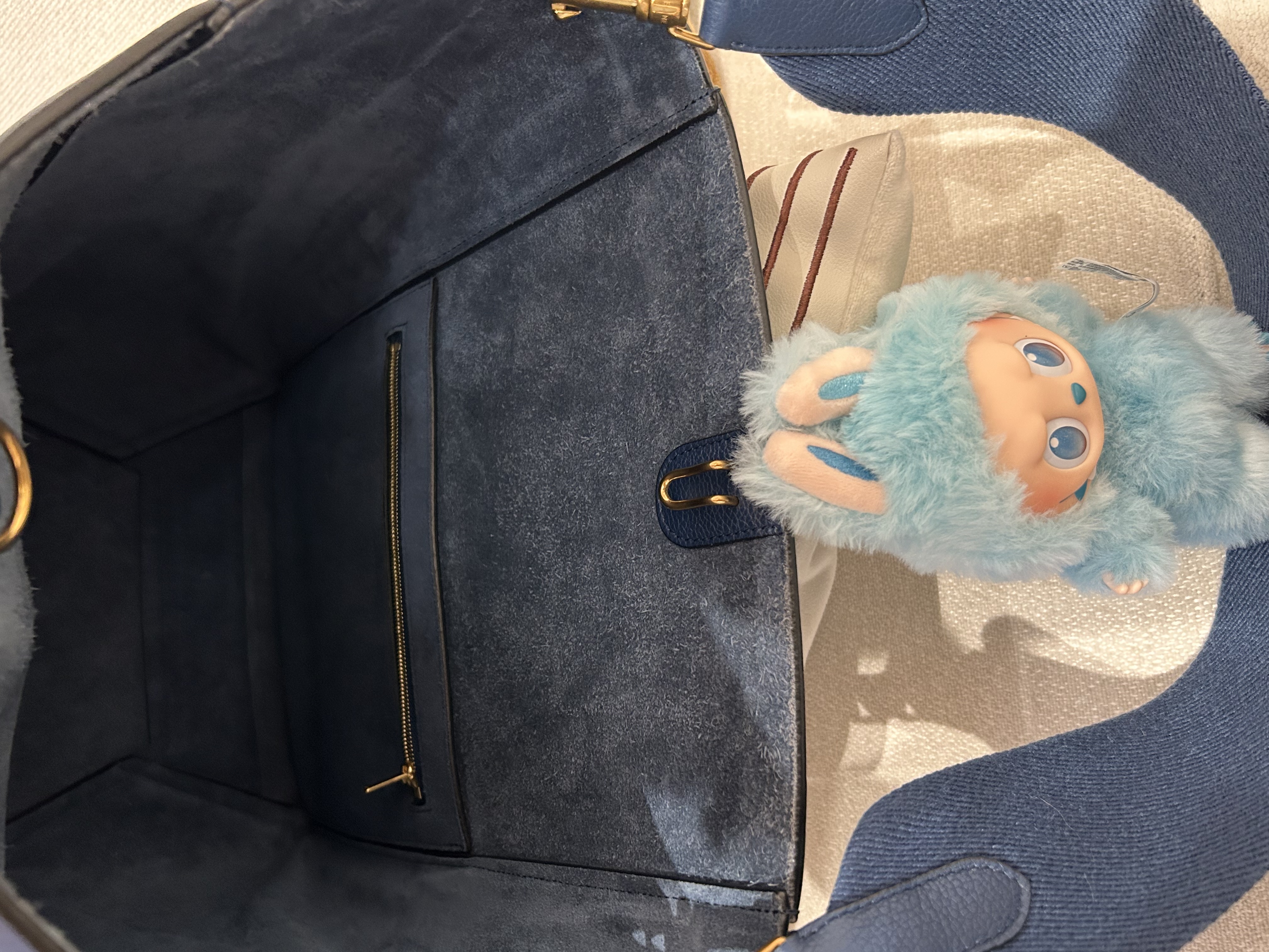 Celine sangle medium 牛皮shoulder bag 100%Authentic,98%new ✅dust bag