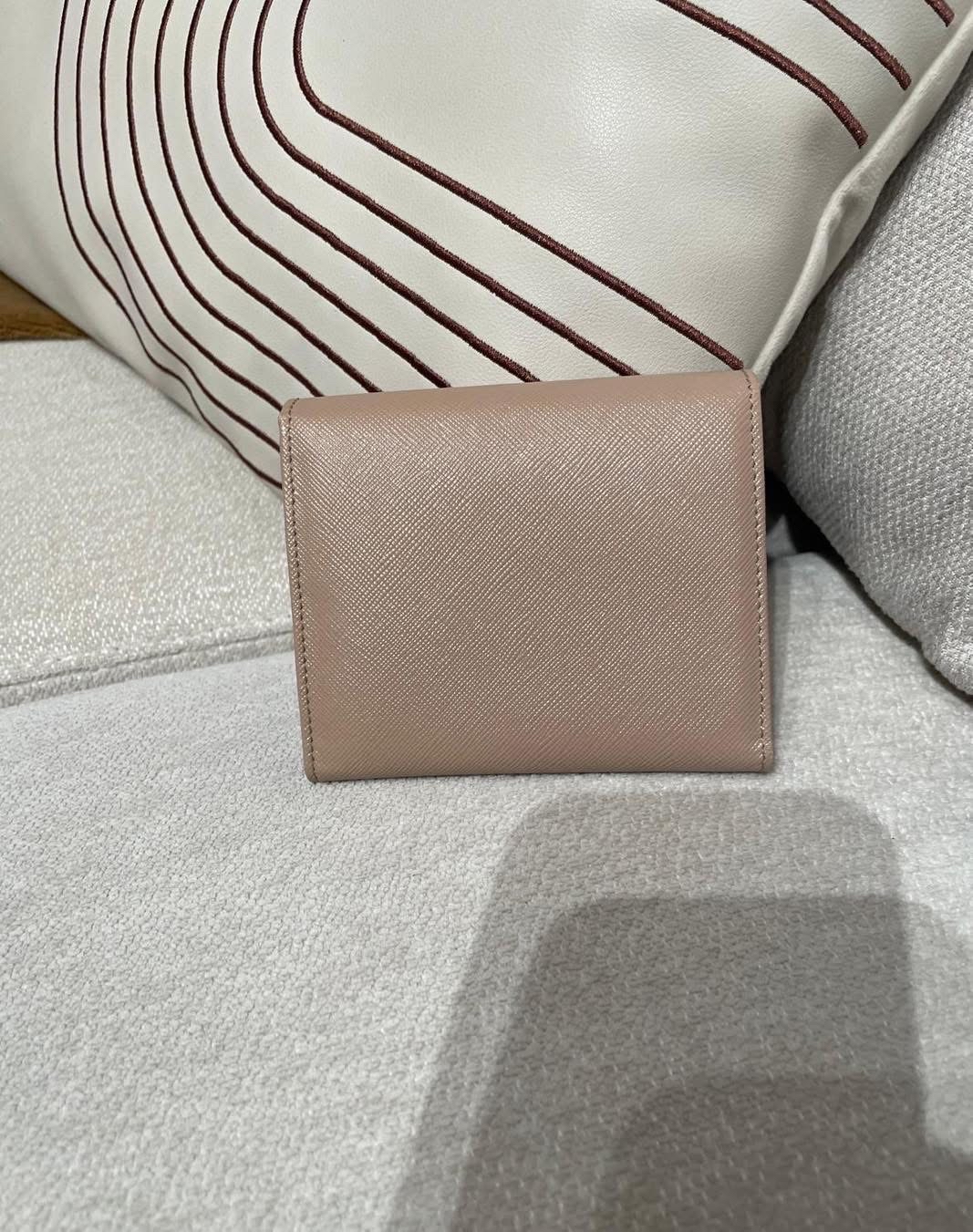 Prada wallet 十字紋牛皮 100%Authentic ,95%new✅盒