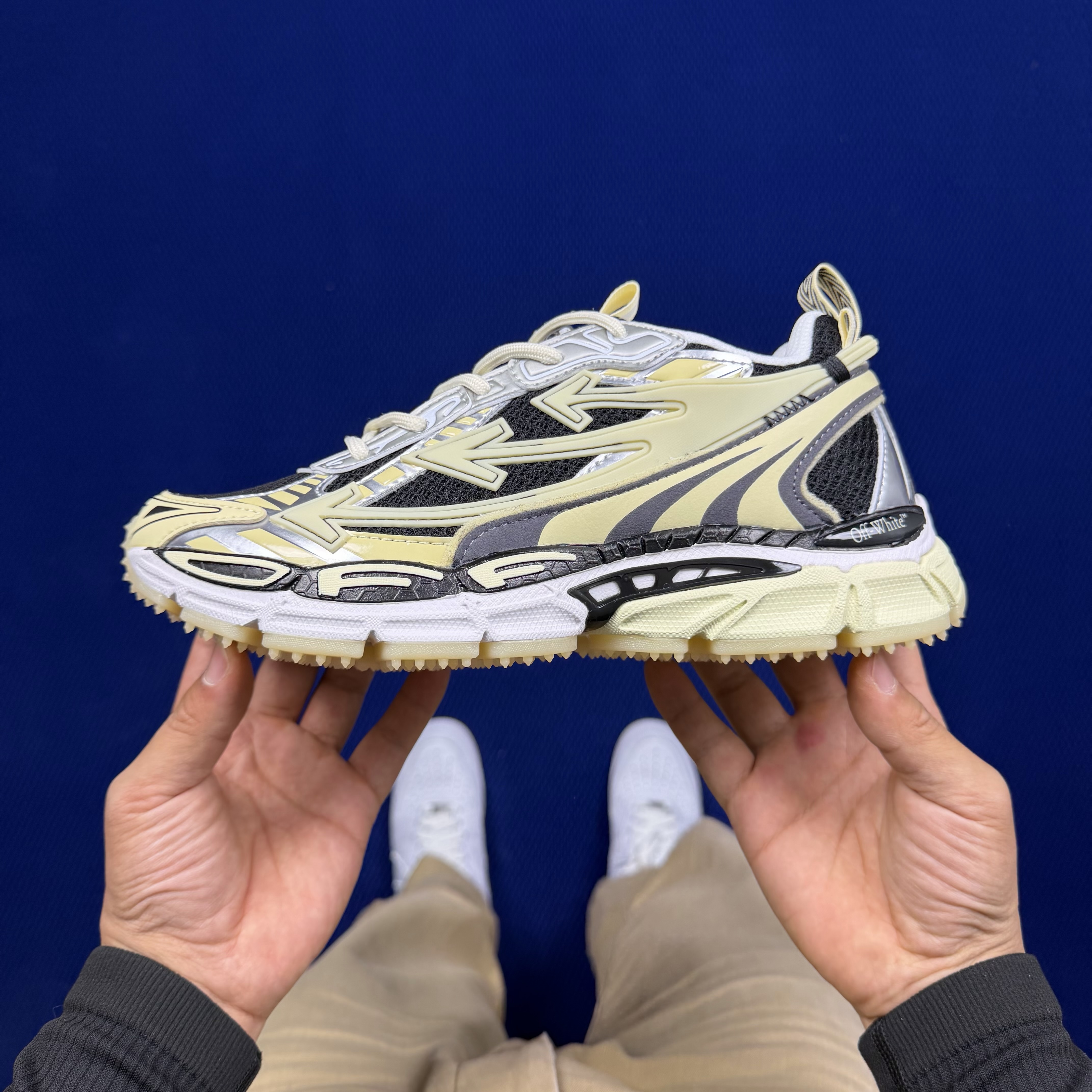 OFF-WHITE Be Right Back