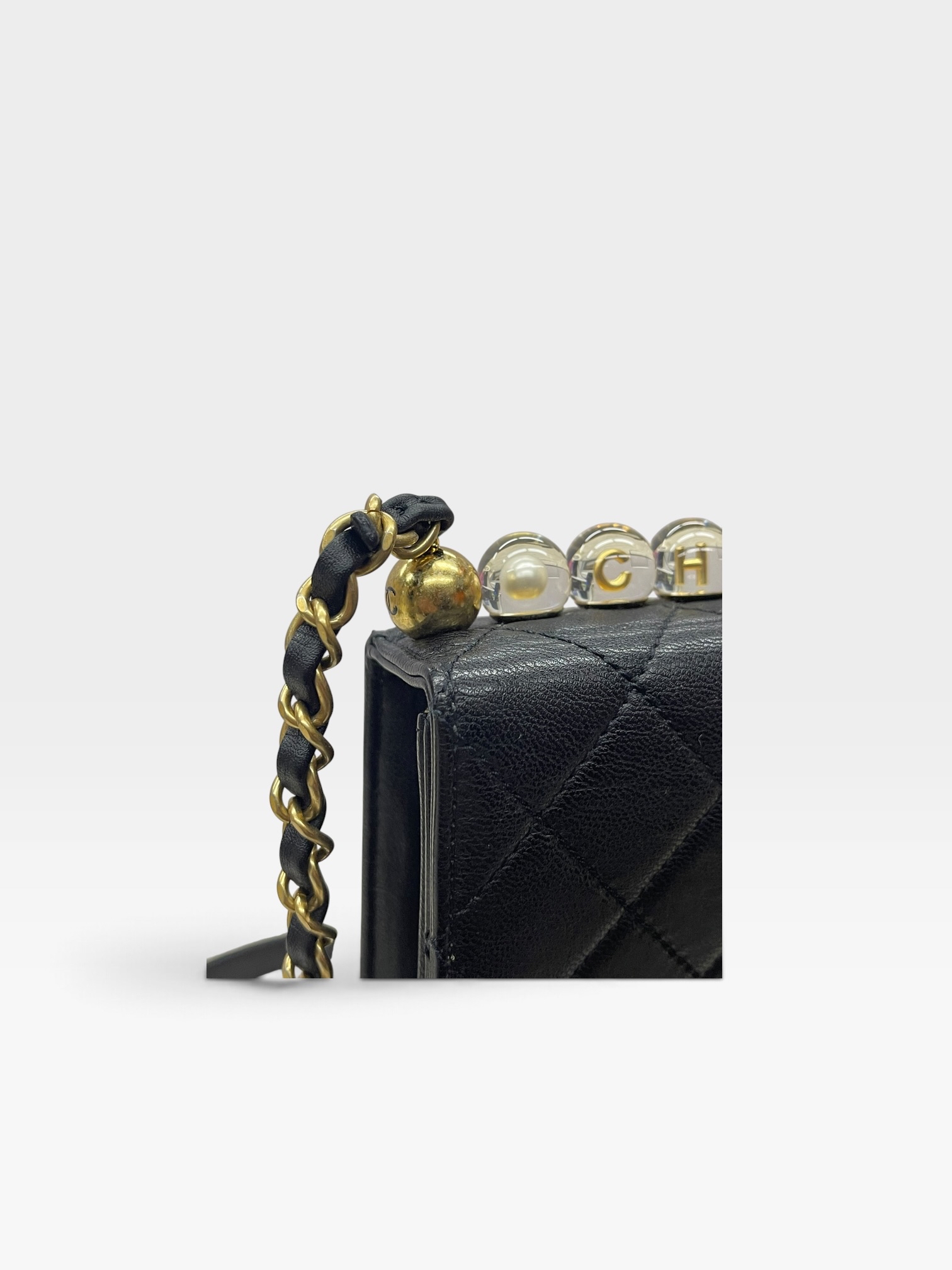 Pre-Owned CHANEL Chic Pearls Flap Bag / Product Code: 102911