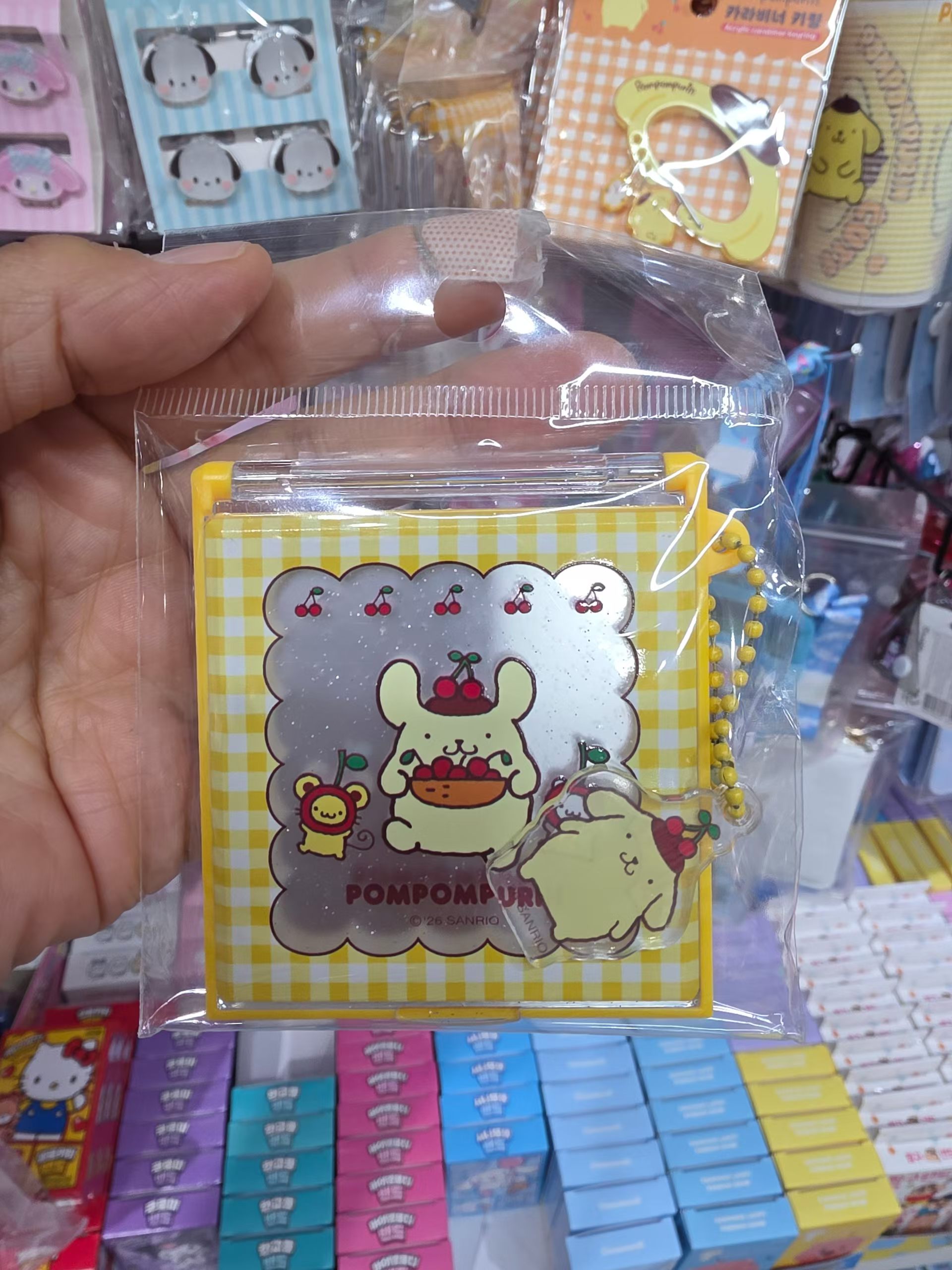 【預訂】韓國直送 Sanrio 布甸狗櫻桃折疊式桌上鏡連吊飾