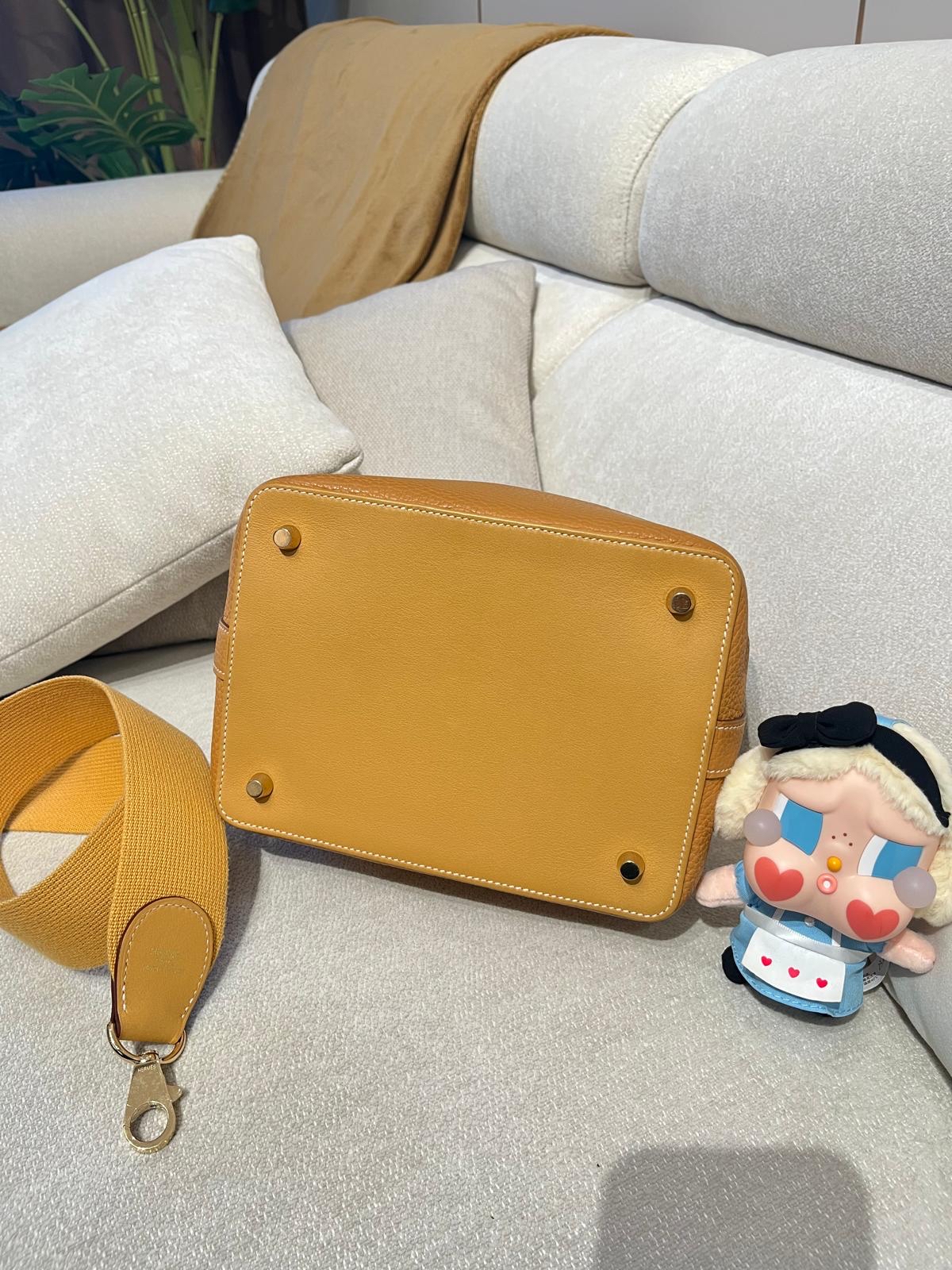 Hermes Toolbox 20 Stamp Y 芝麻色金扣 100%Authentic, 95%New ✅Dust bag ✅Box