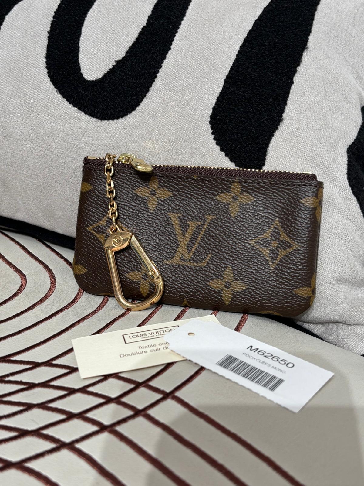 LV Key Holder & Coin Case Monogram 100%Authentic, 98%New