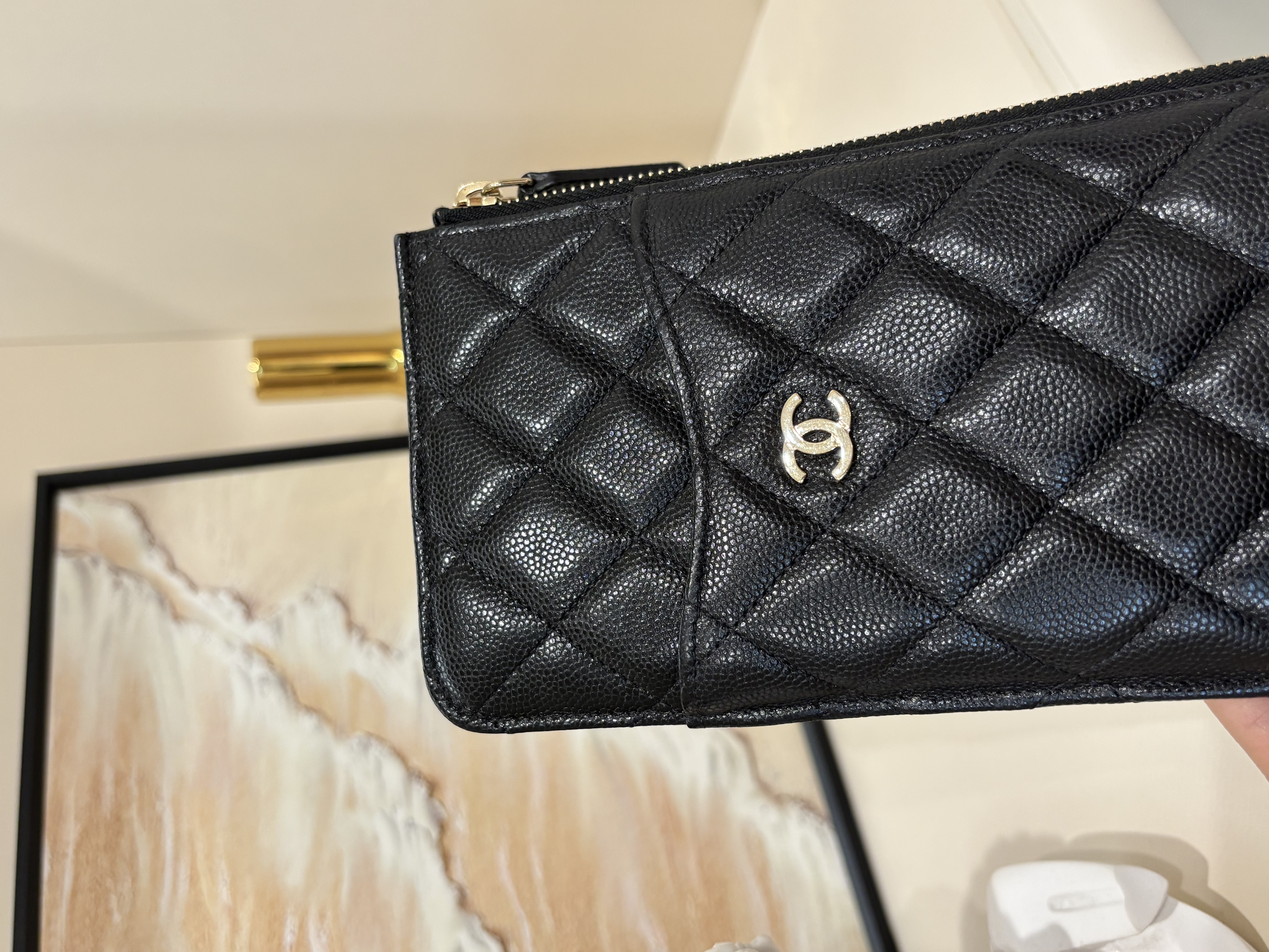 Chanel zip wallet phone pouch 黑色荔枝牛皮金扣 9100%Authentic,98%new✅card ✅dust bag 