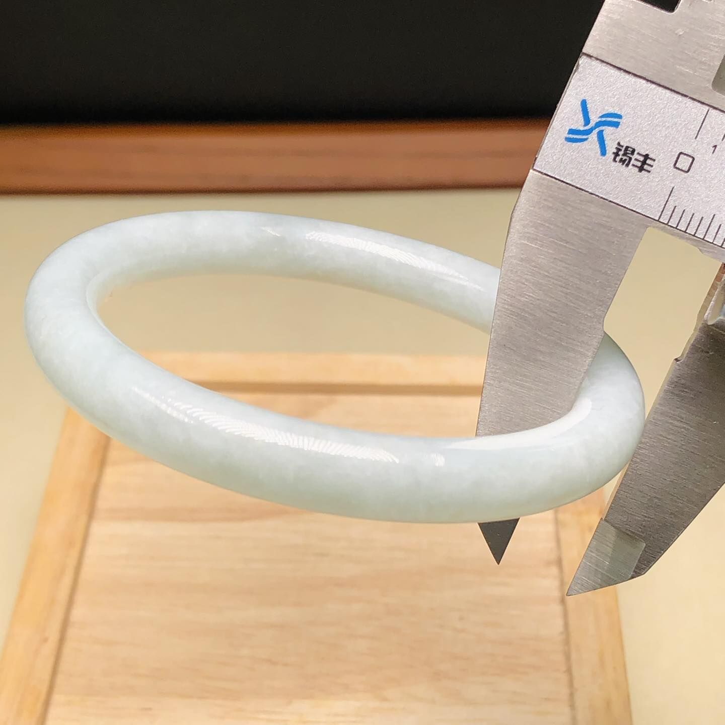 擺三橋蘋果綠圓鐲52.5mm