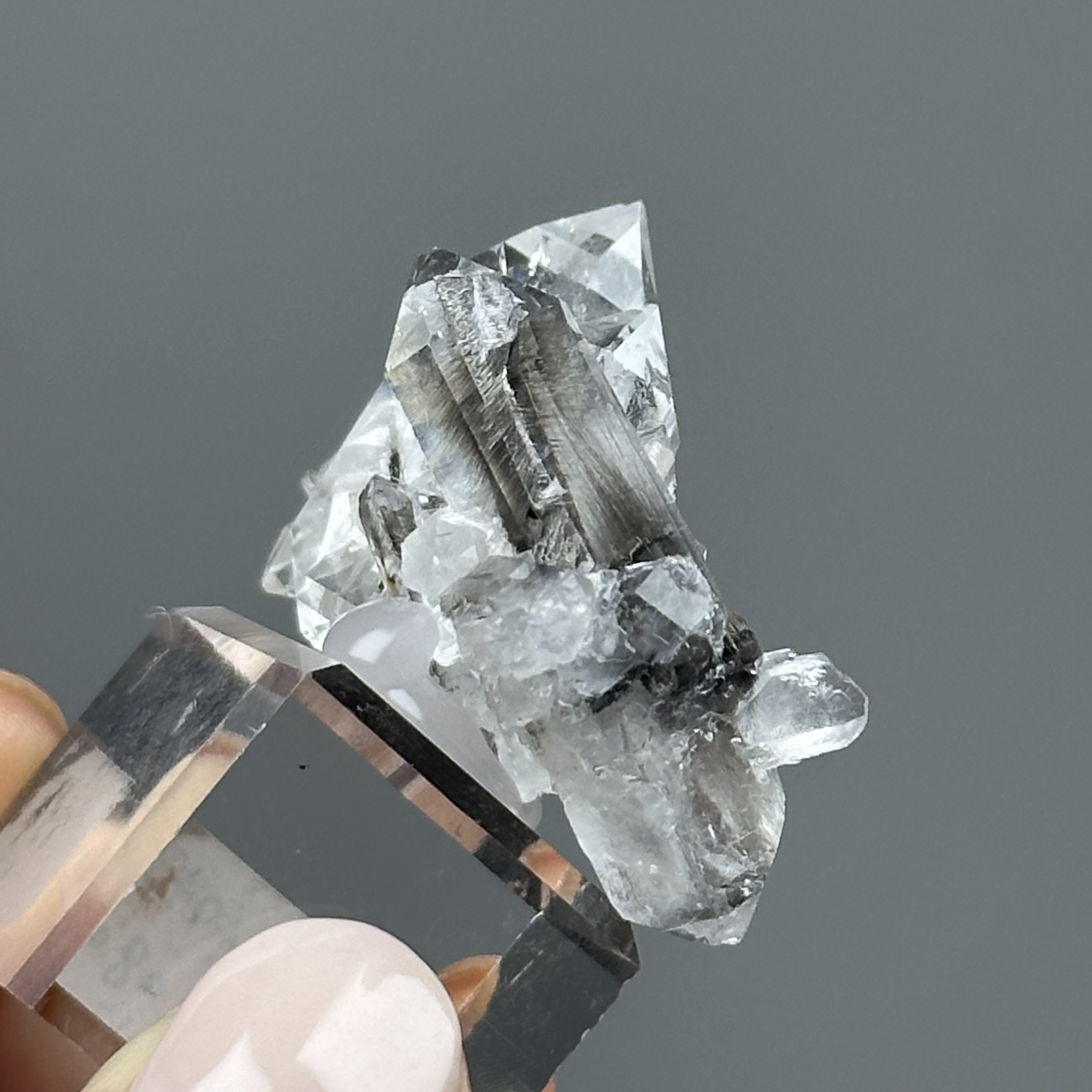 黑銀鈦水晶簇 - Brookite and Rutile Quartz | RU013