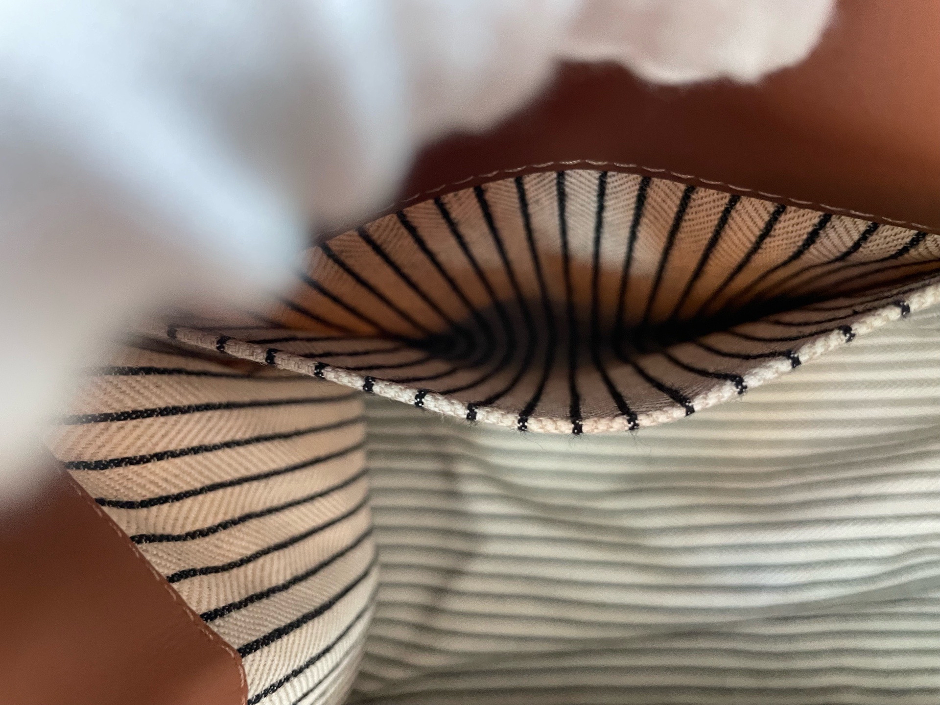 【預訂貨品】LOEWE米色帆布拼焦糖牛皮tote