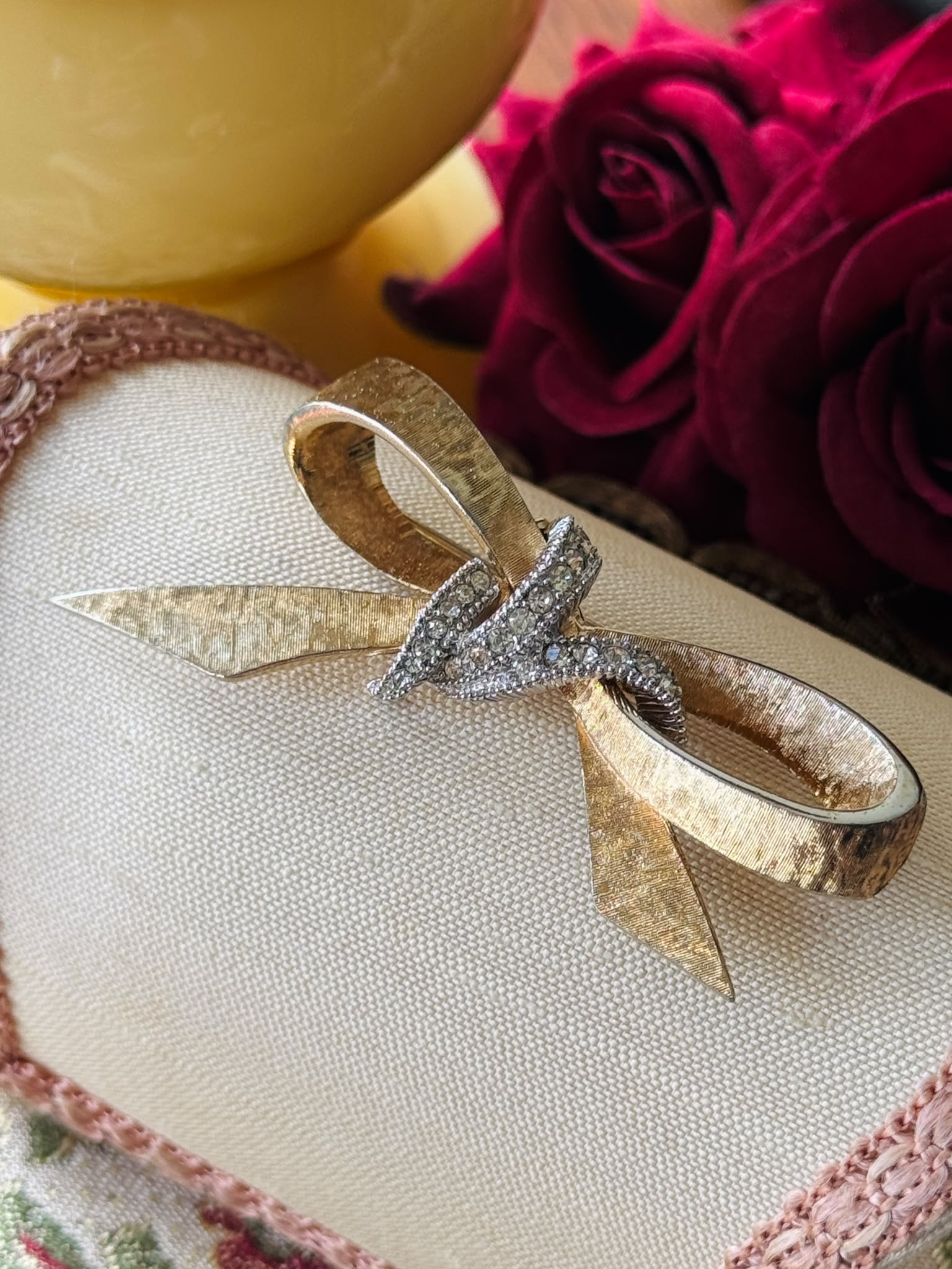 Vintage C.a. 1950s Avon Textured Gold & Silver Bow Shape Brooch(MT2638)