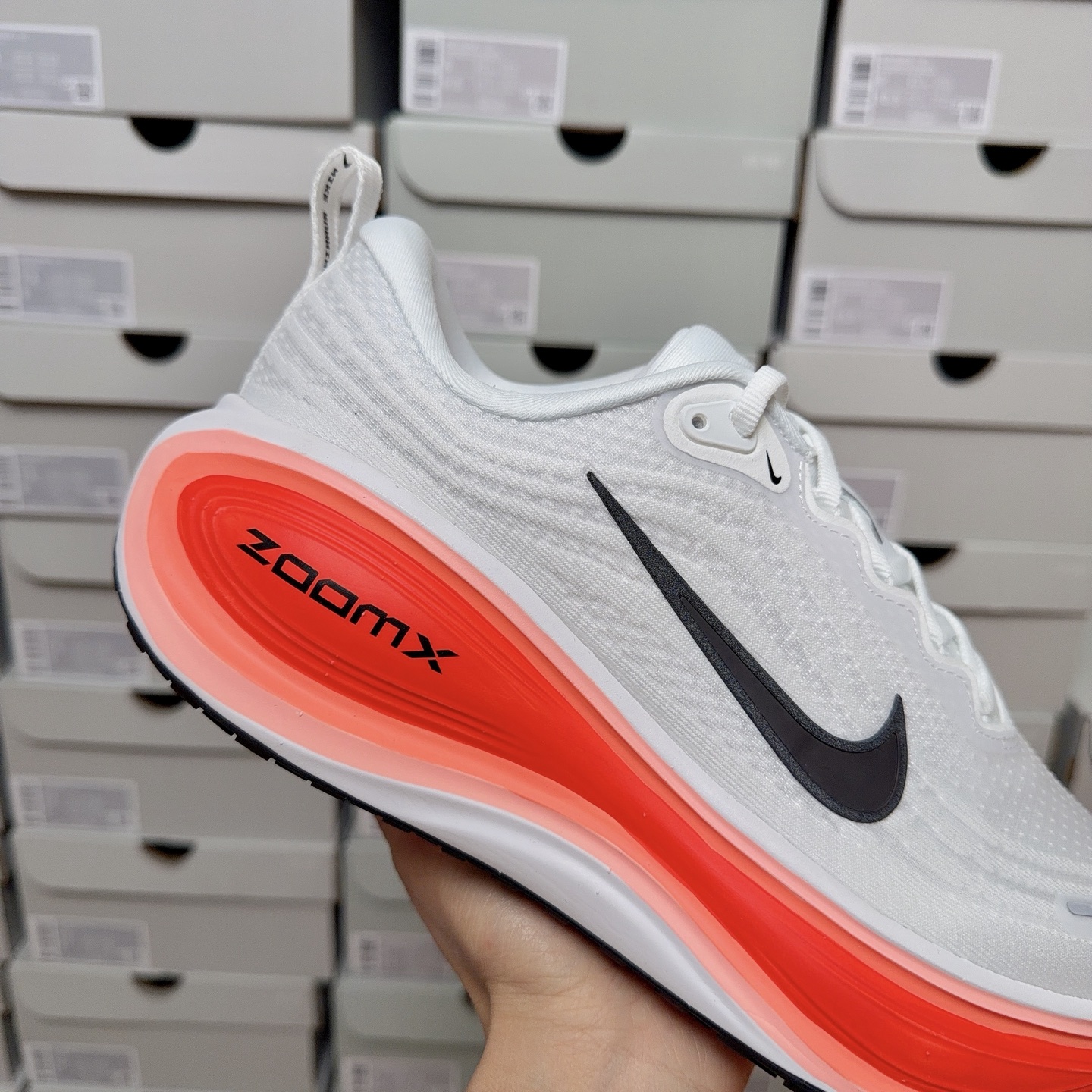 Nike Vomero Plus HV8150-100