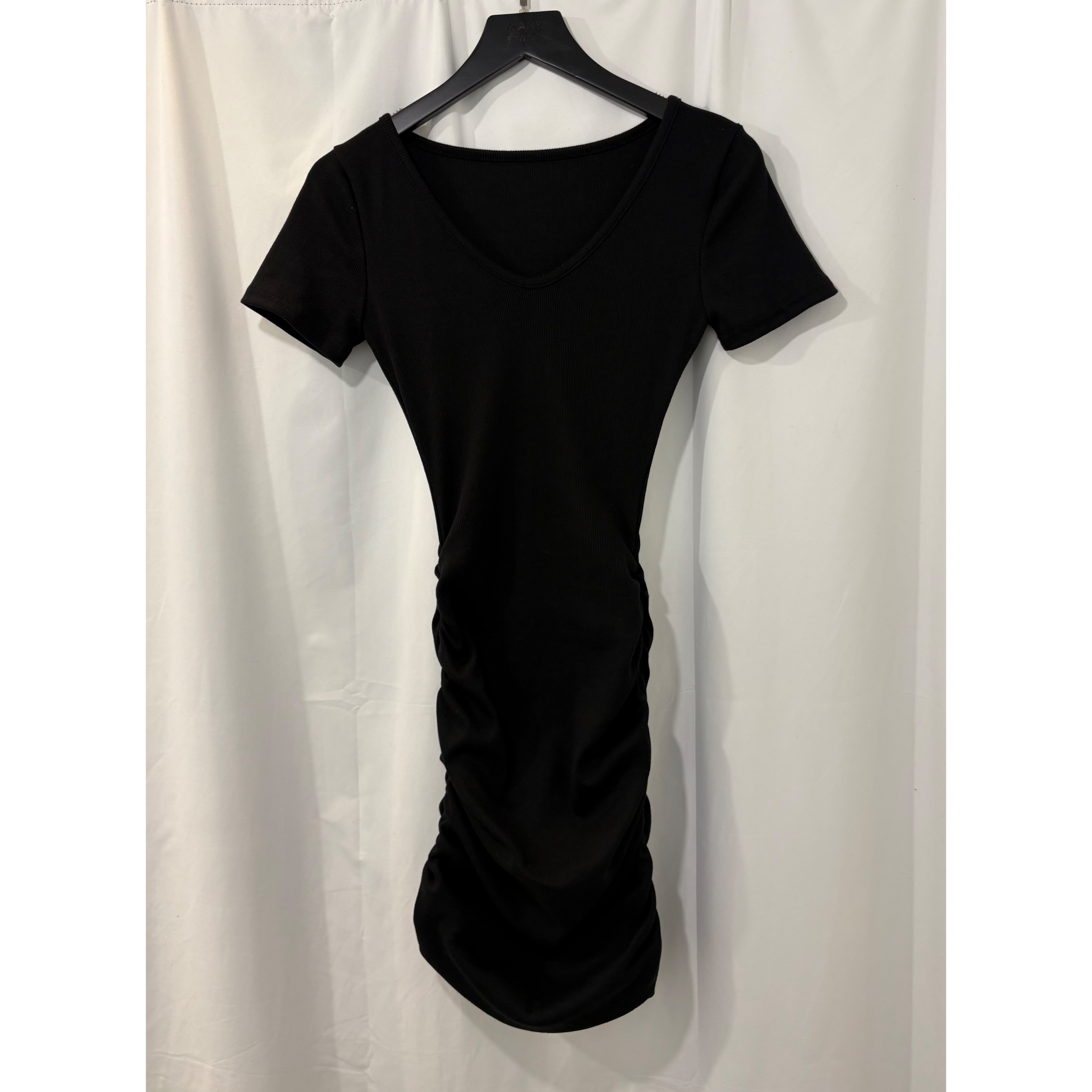 新品價4月10截單🤍《VU NECK SLIM FIT OPS》 2604F