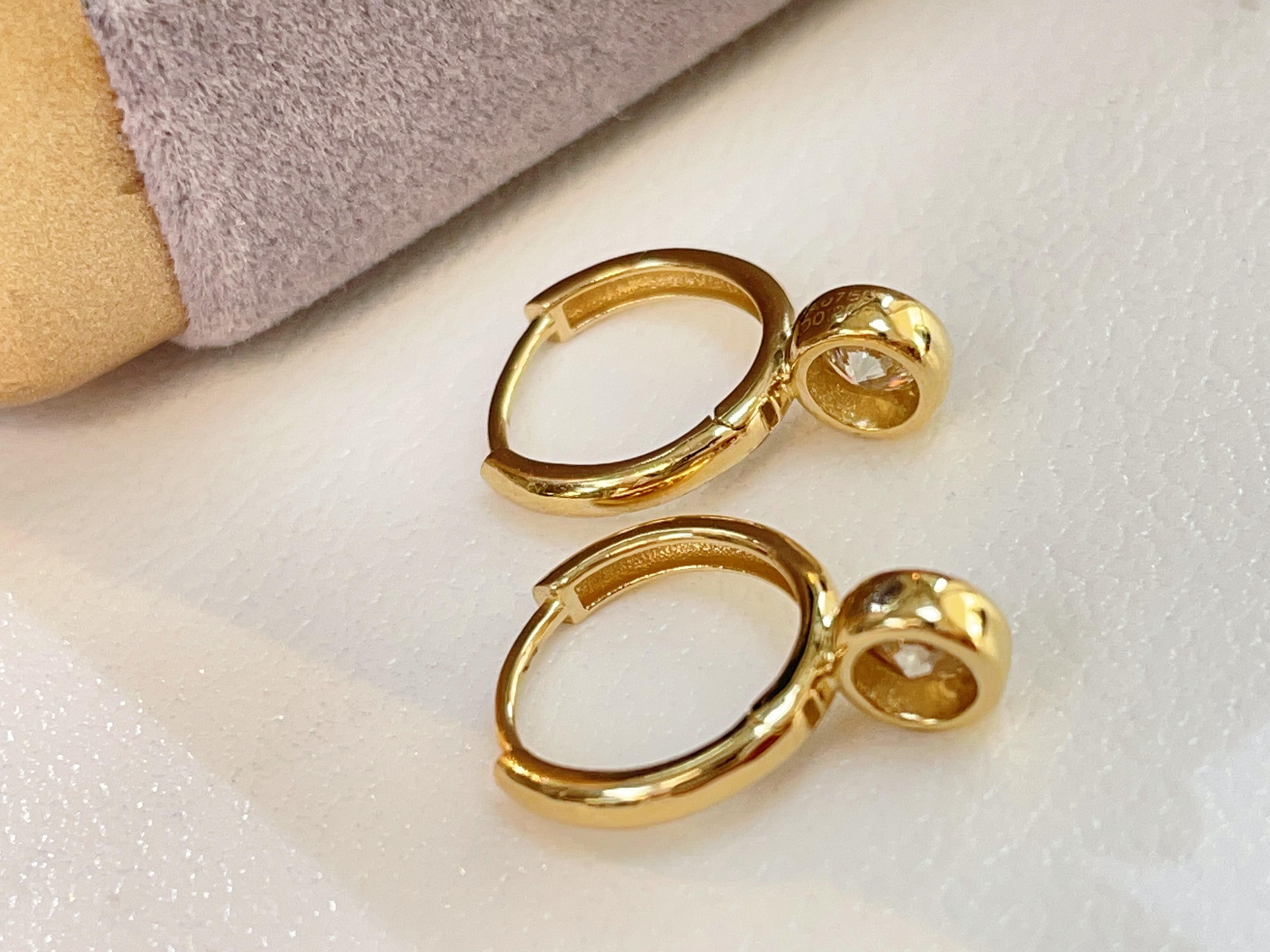 18K Diamond Earrings 