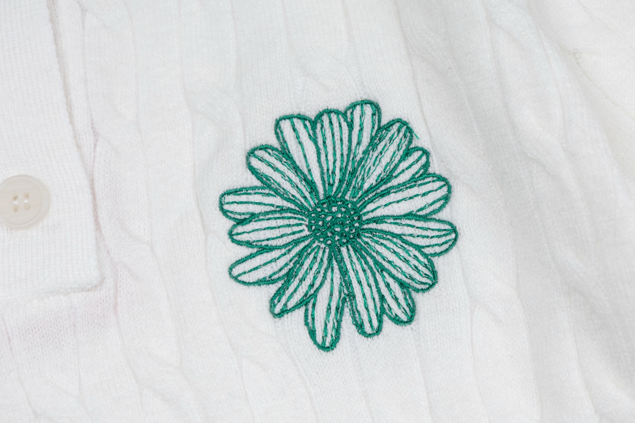 Mardi Mercredi Flower Embroidery Cable Short Sleeve Knit