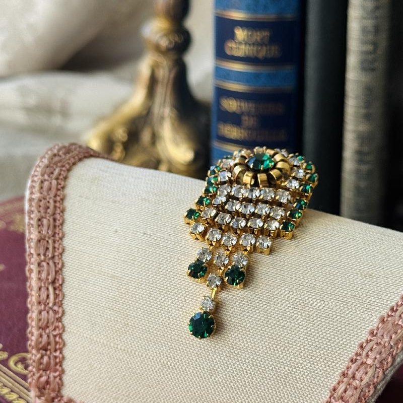 Vintage c.a. 1960s Czechoslovakian Emerald and Clear Rhinestone Tassel Brooch (NZ103)