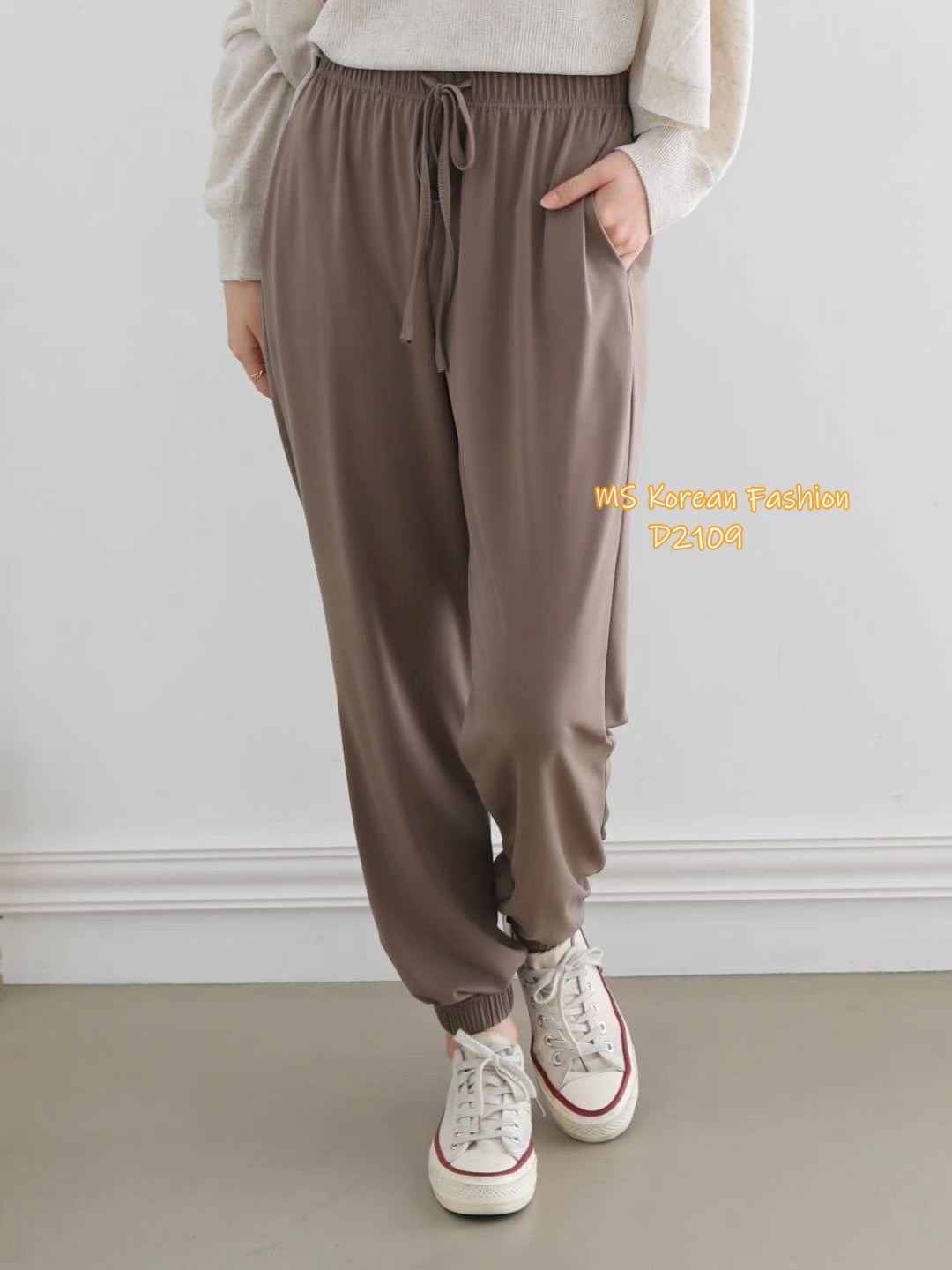 D2109 韓國🇰🇷冰涼料束腳休閒褲